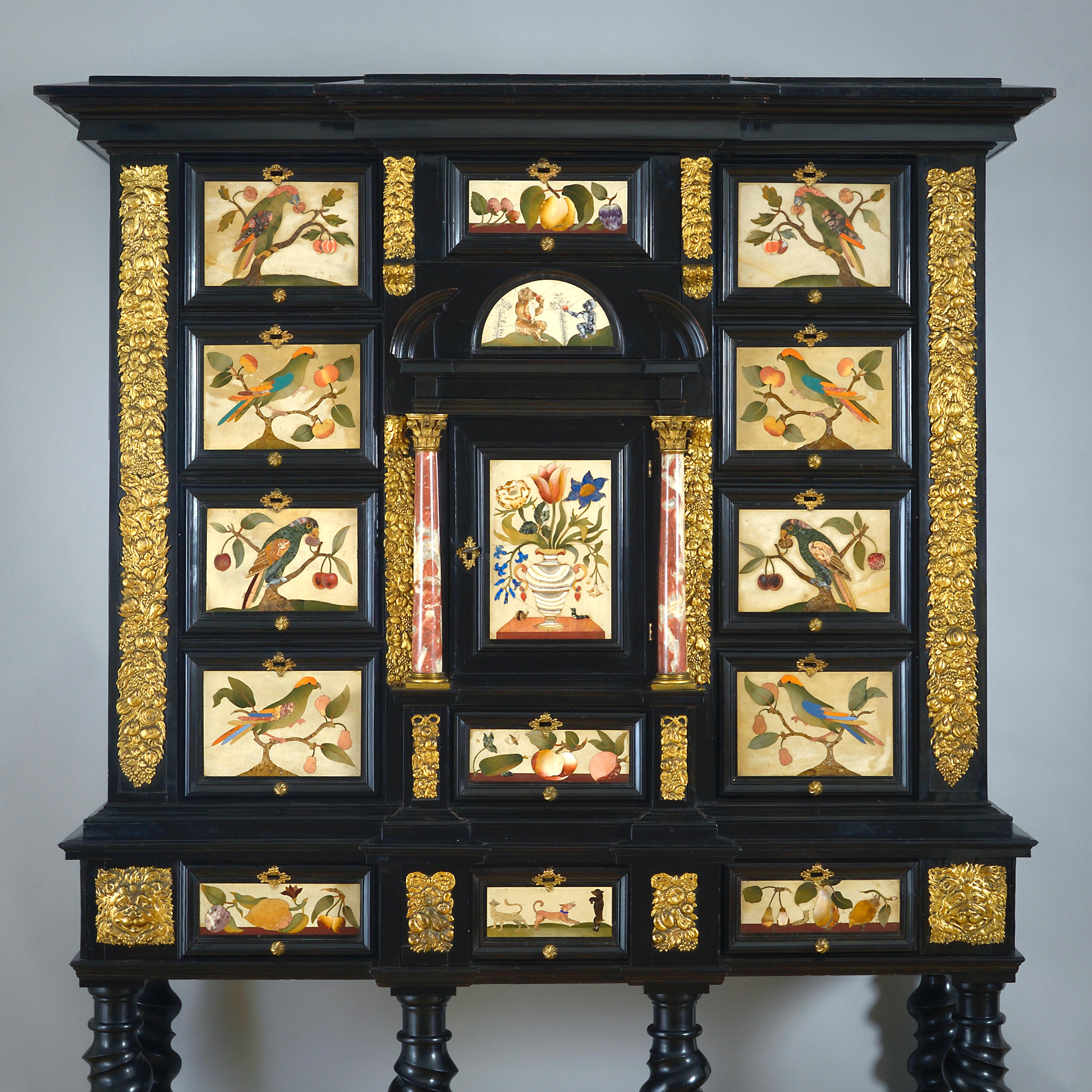 The Ditchley Park Cabinet Bon état - En vente à London, GB