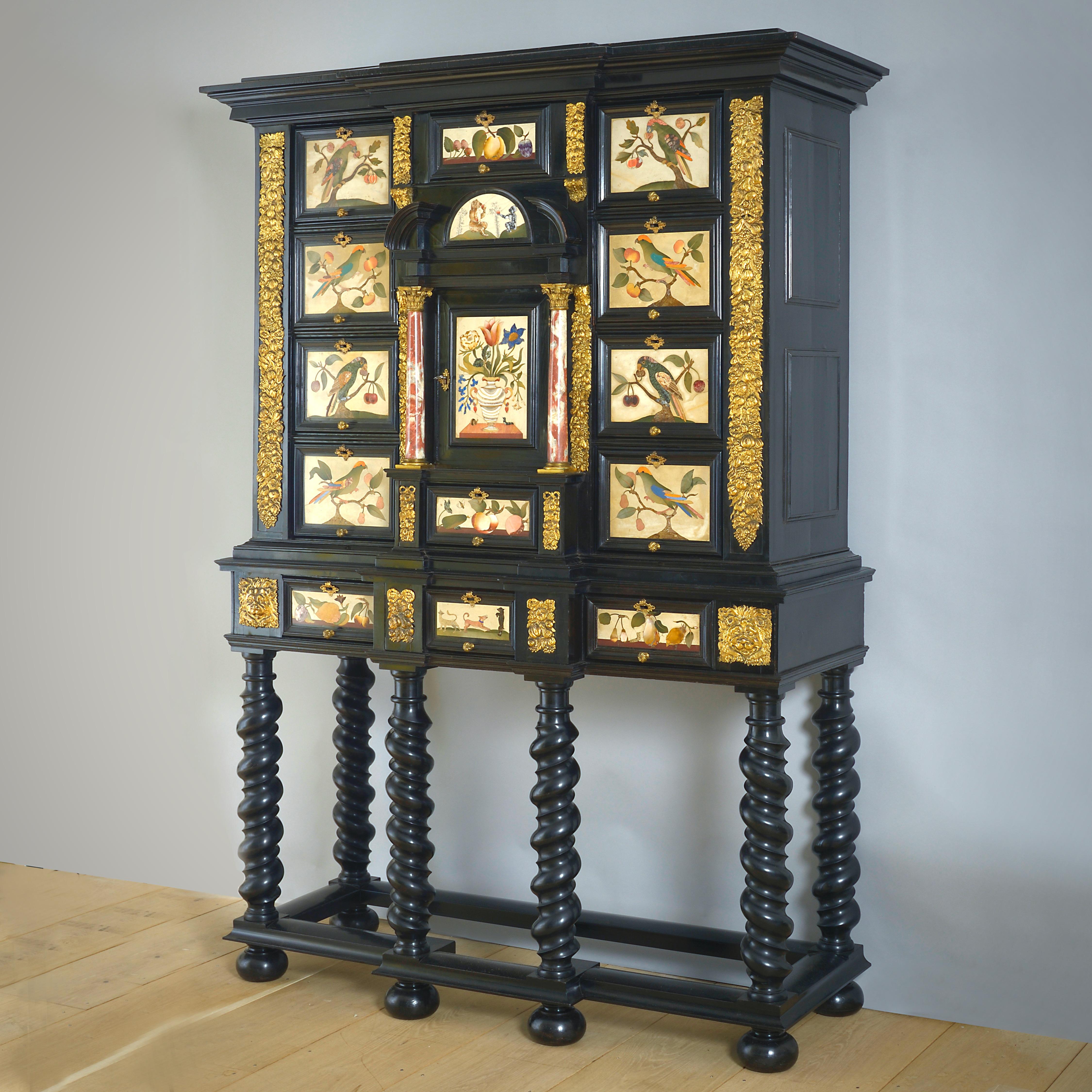 XVIIIe siècle et antérieur The Ditchley Park Cabinet en vente