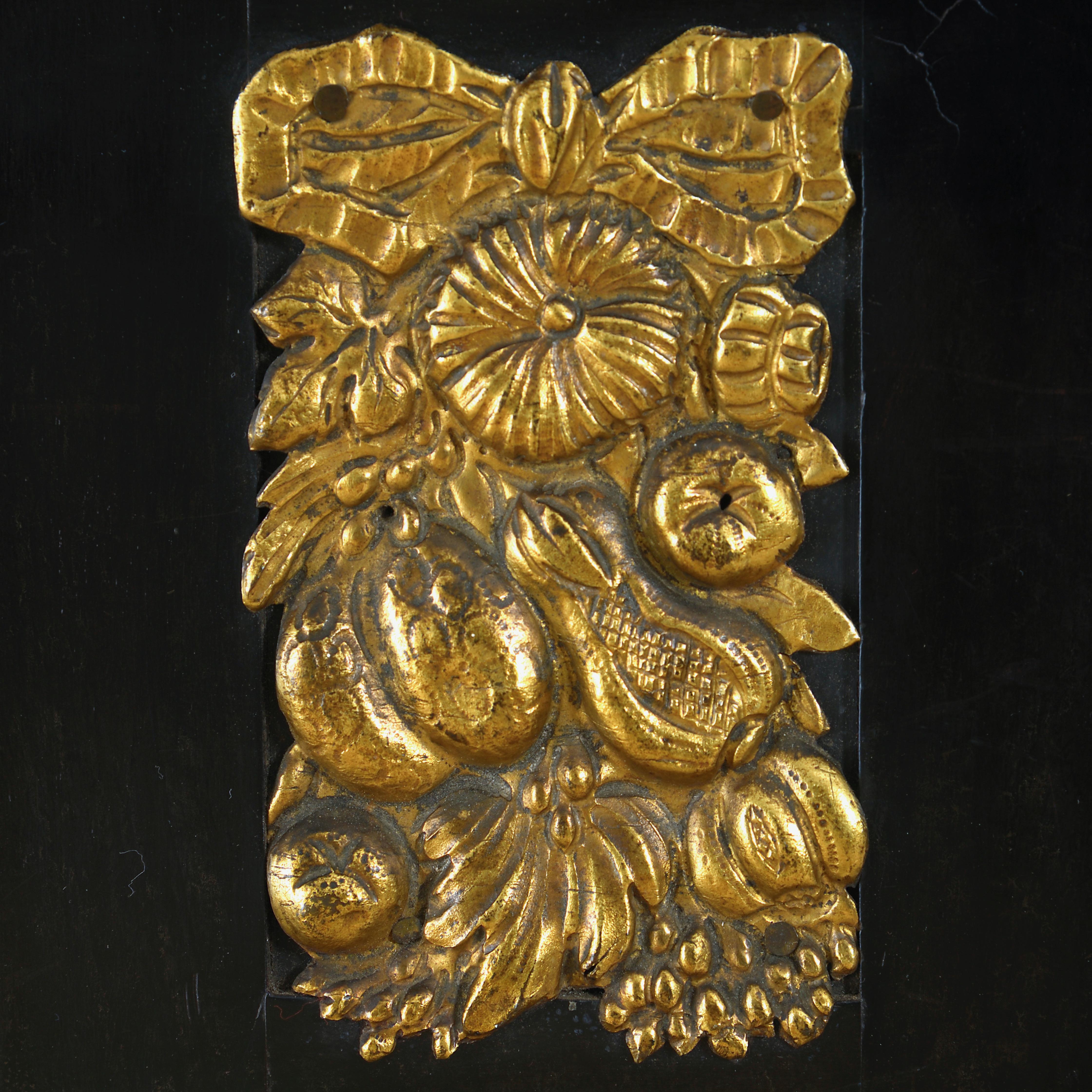 The Ditchley Park Cabinet en vente 1