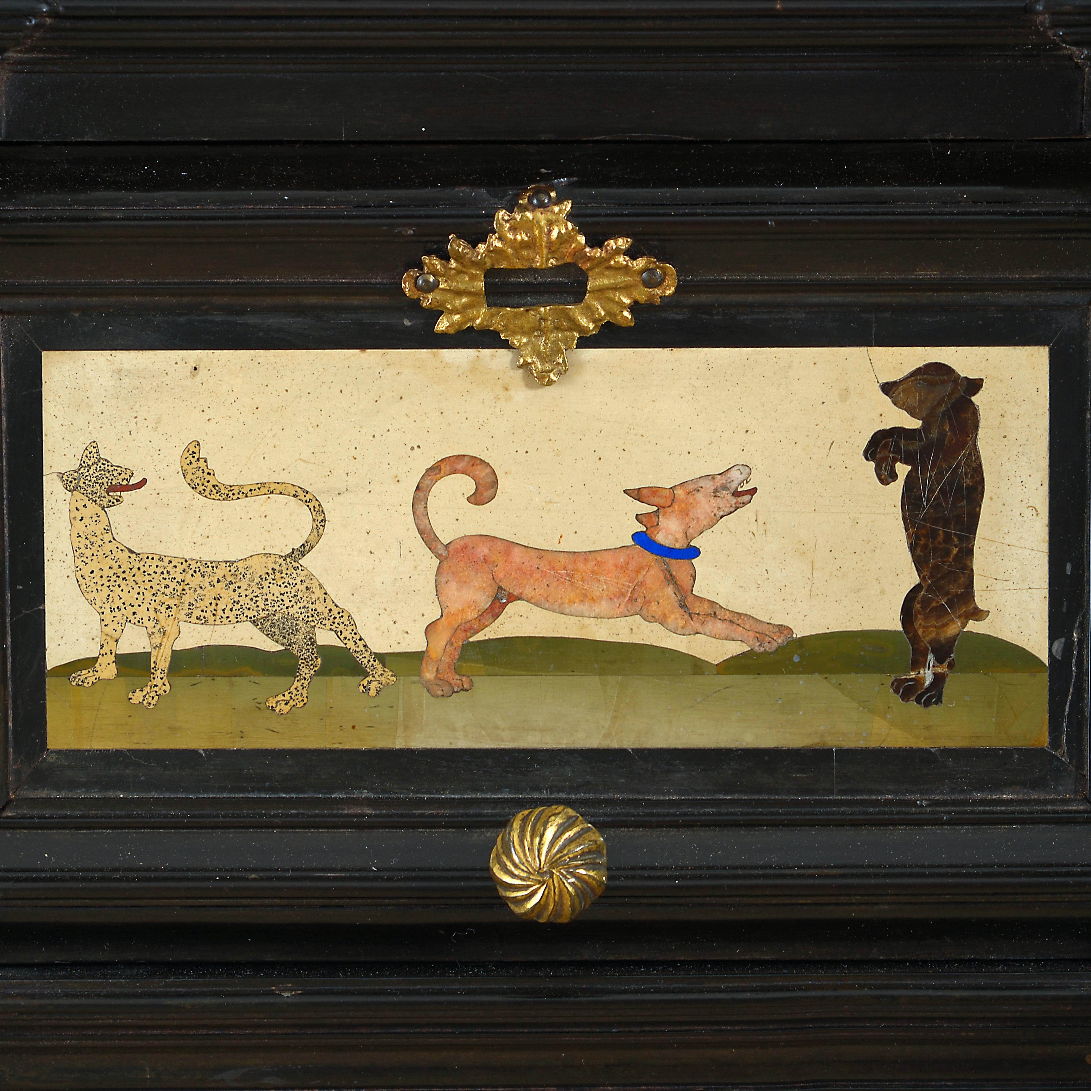 The Ditchley Park Cabinet en vente 3