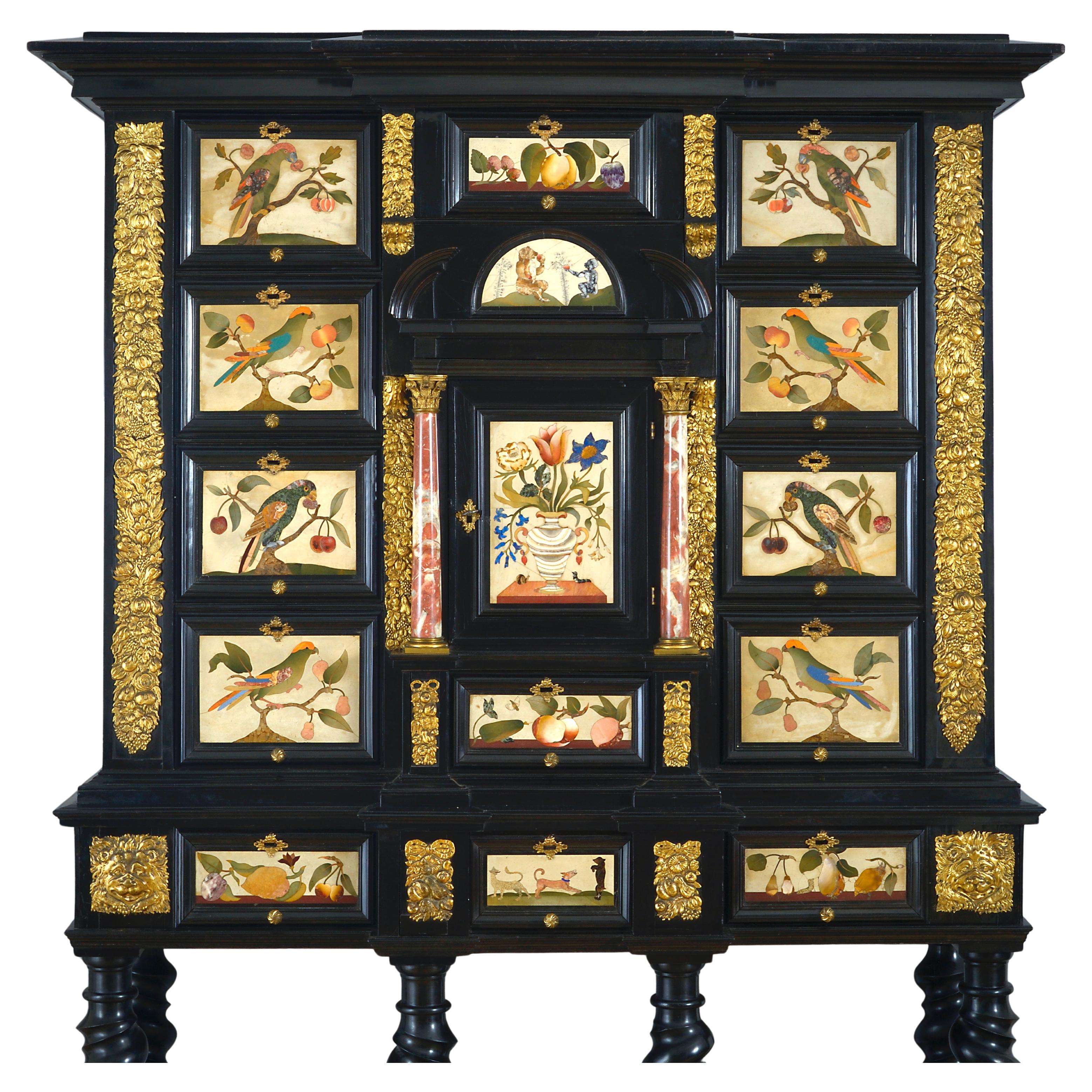The Ditchley Park Cabinet en vente