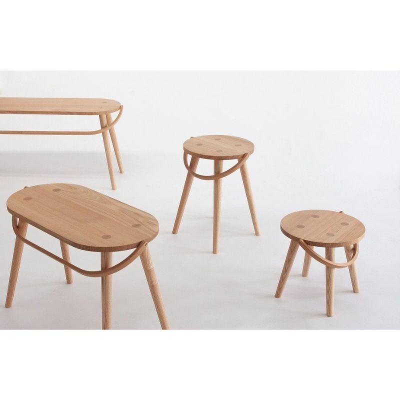 Organique Tabouret à double seau en frêne massif avec poignée en bois courbé en vente