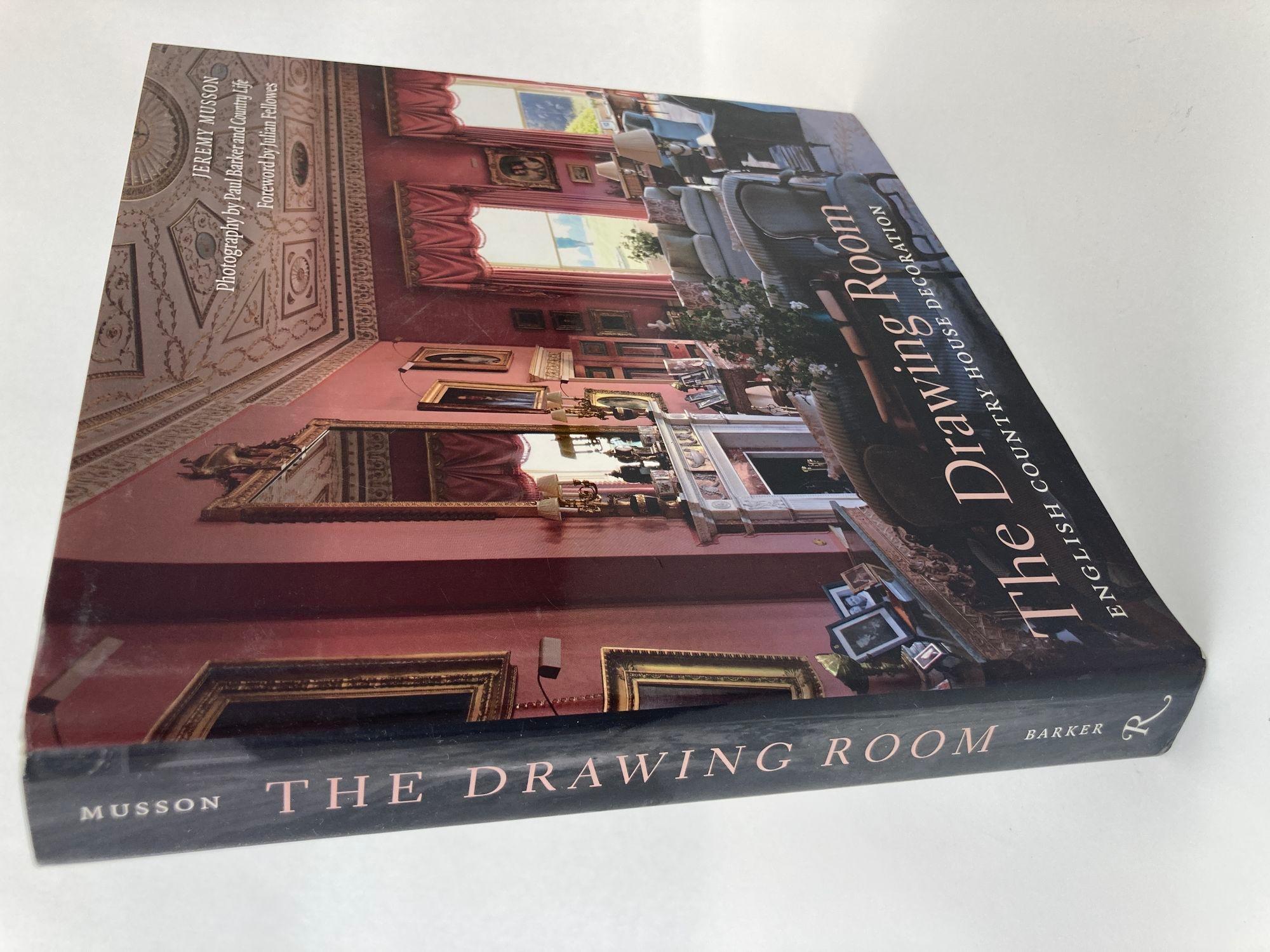 The Drawing Room : English Country House Decoration par Jeremy Musson Publié par Rizzoli.
Titre : Le salon : Maison de campagne anglaise.
Éditeur : Rizzoli. Date de publication : 2014.
Reliure : Couverture rigide. Un regard très détaillé sur les