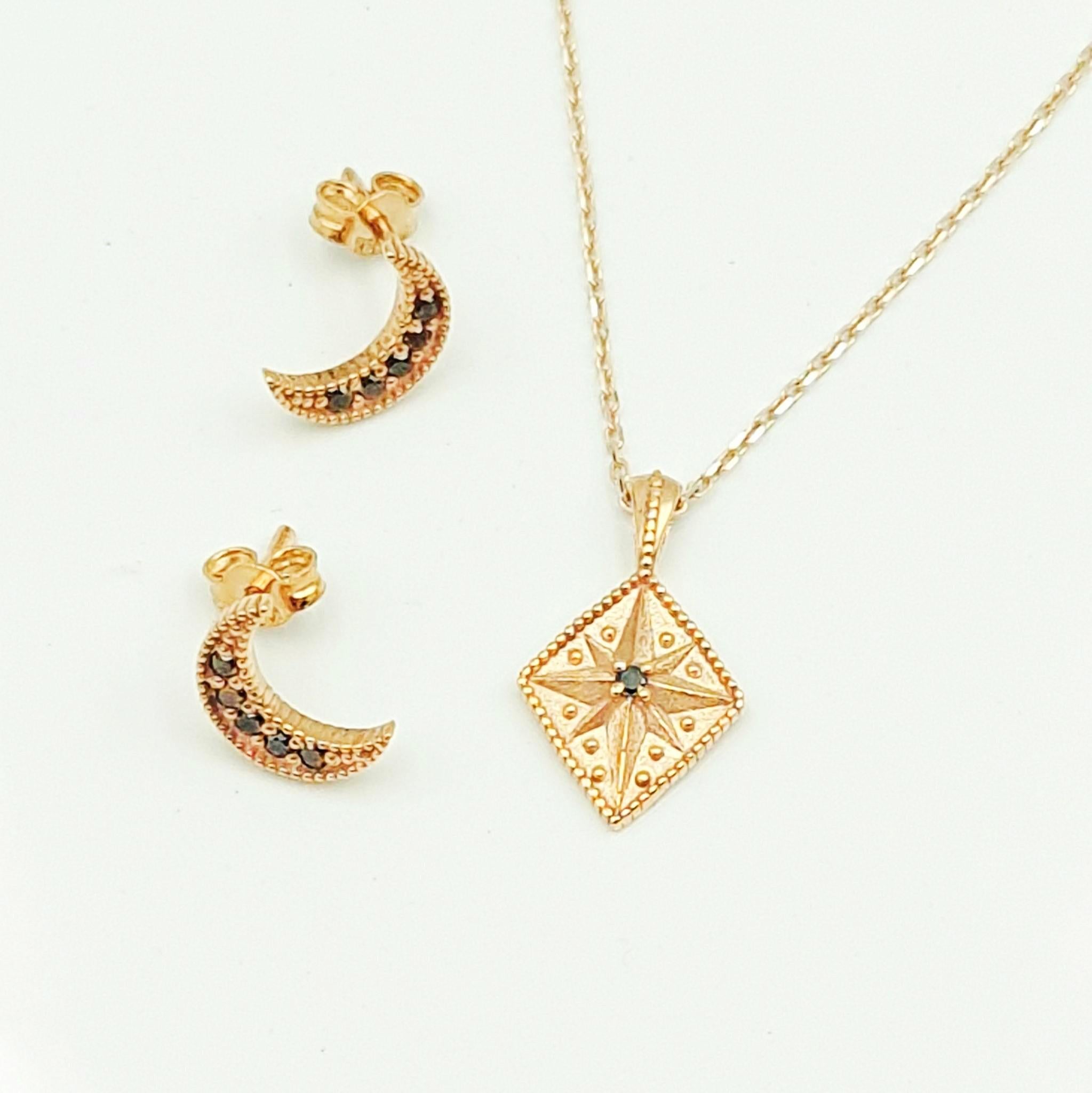 Women's or Men's Dreamer Set, Black Diamonds and Yellow Gold Necklace and Earrings For Sale