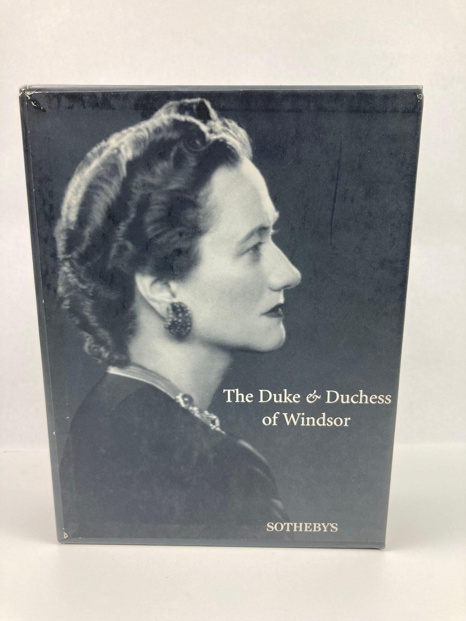 Américain The Duke and Duchess of Windsor Auction Sotheby's Books Catalogs in Slipcase Box (Le duc et la duchesse de Windsor, ventes aux enchères, catalogues de livres de Sotheby's dans une boîte) en vente
