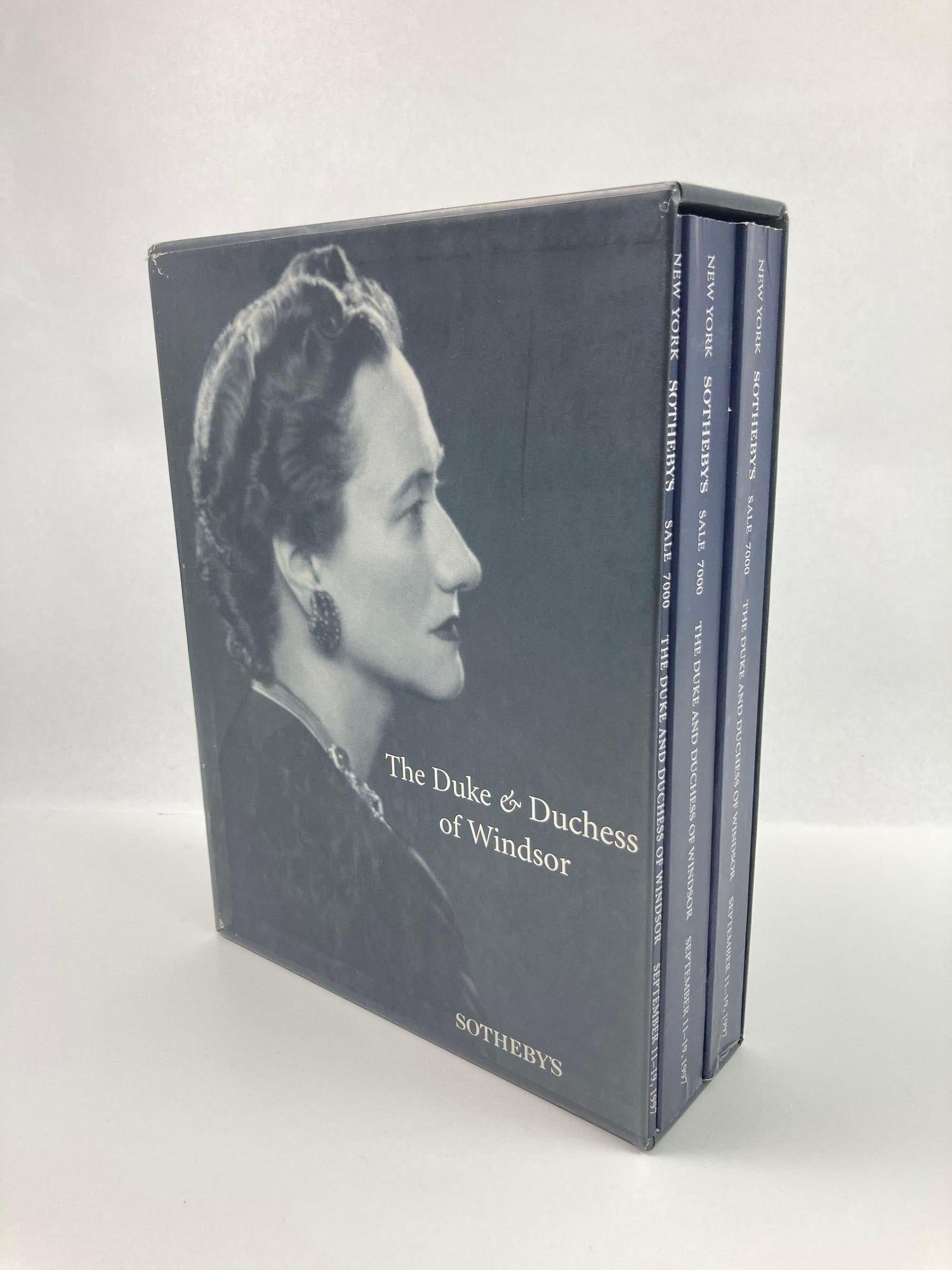 20ième siècle The Duke and Duchess of Windsor Auction Sotheby's Books Catalogs in Slipcase Box (Le duc et la duchesse de Windsor, ventes aux enchères, catalogues de livres de Sotheby's dans une boîte) en vente