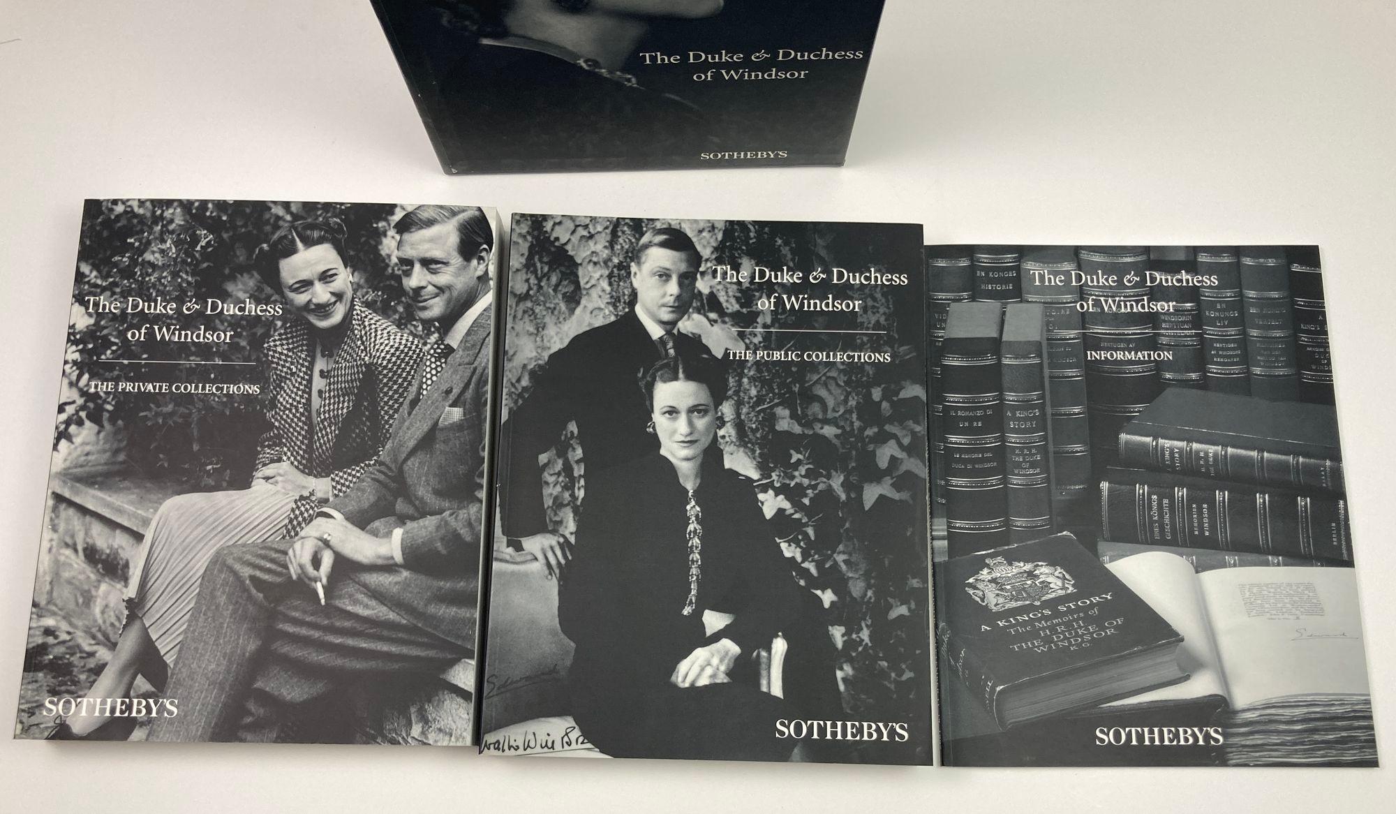 Papier The Duke and Duchess of Windsor Auction Sotheby's Books Catalogs in Slipcase Box (Le duc et la duchesse de Windsor, ventes aux enchères, catalogues de livres de Sotheby's dans une boîte) en vente