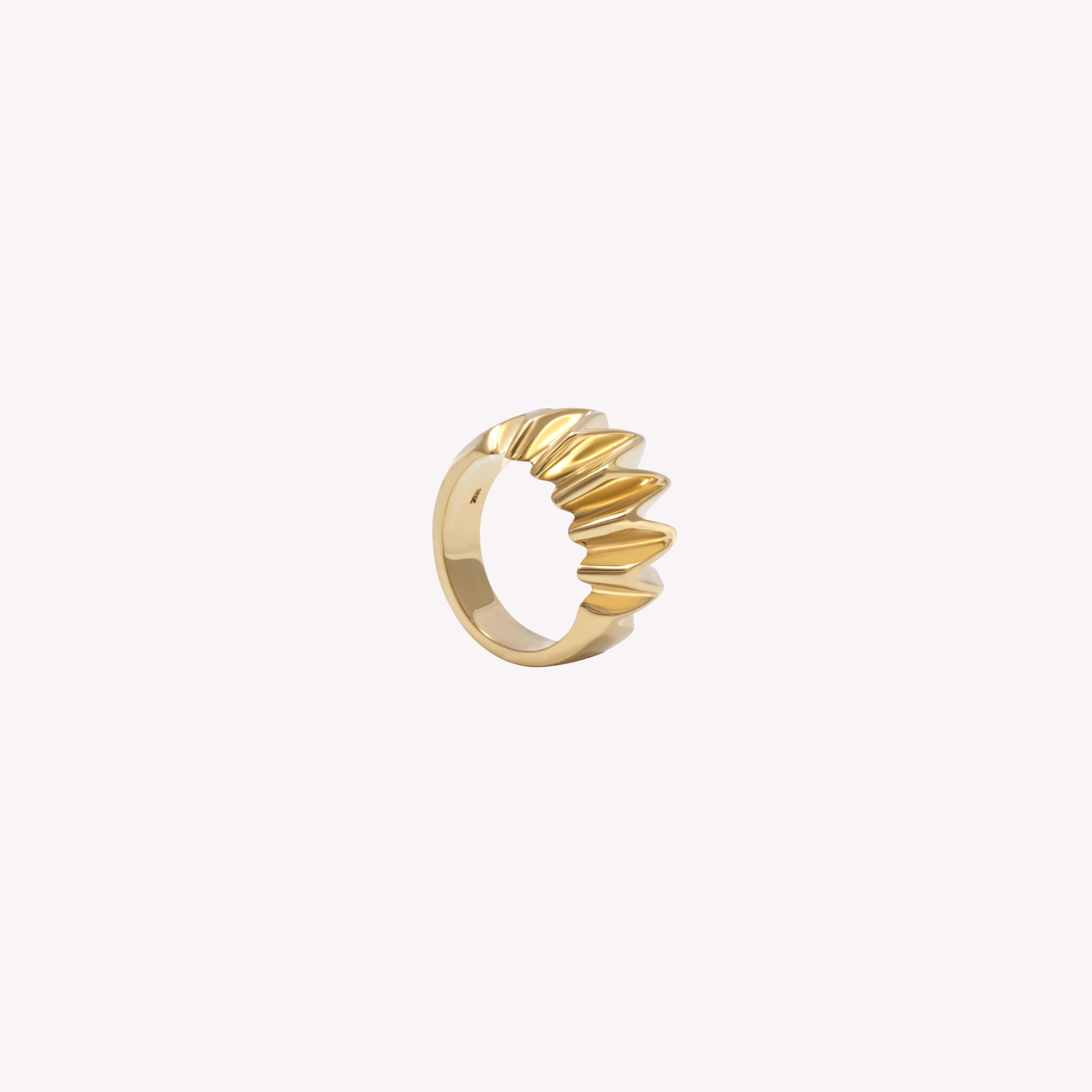 For Sale:  18k Solid Yellow Gold Sculptured Scrunched Ring 2