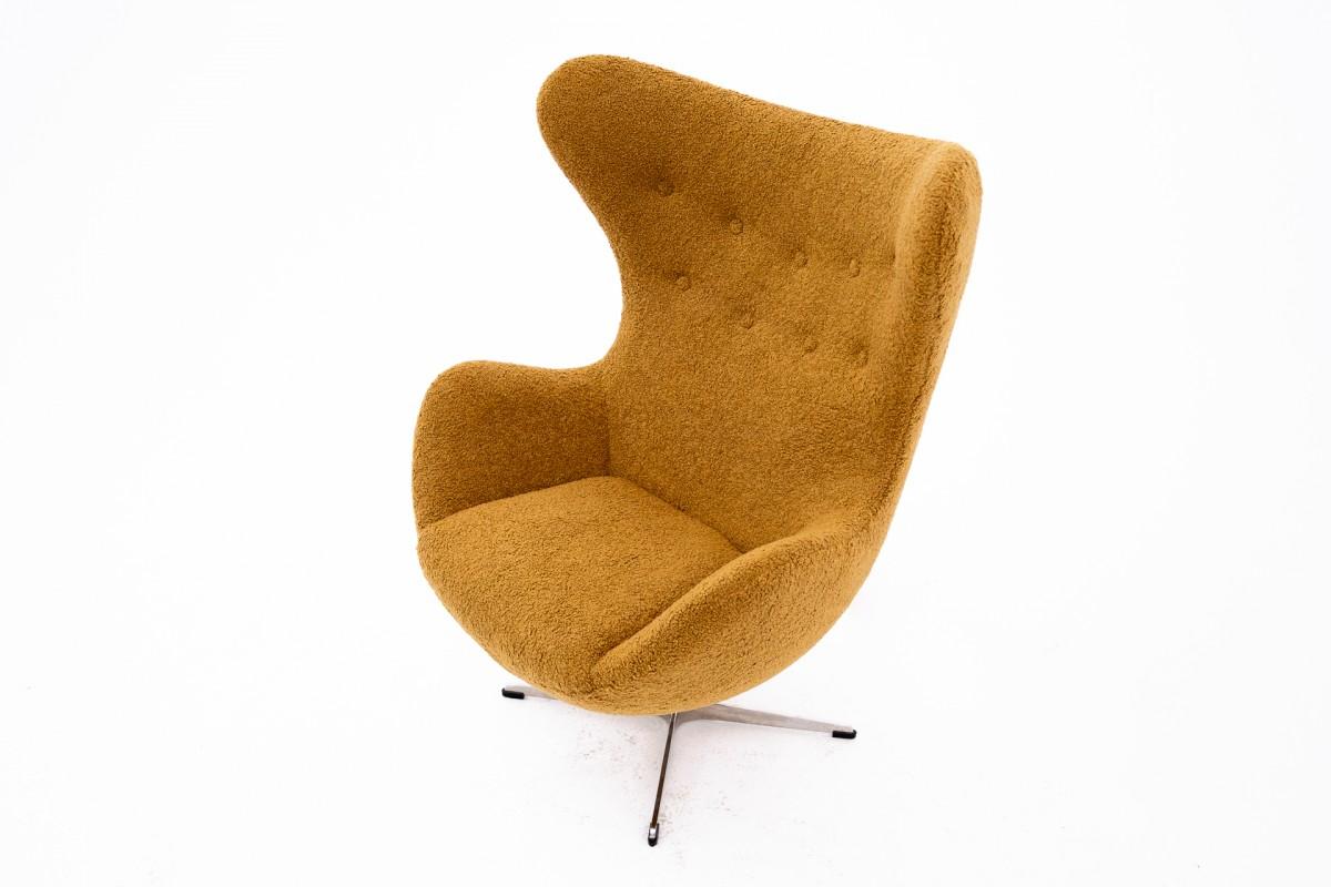 Scandinavo La poltrona EGG è un simbolo del design danese. UNICO. Dopo la ristrutturazione. in vendita