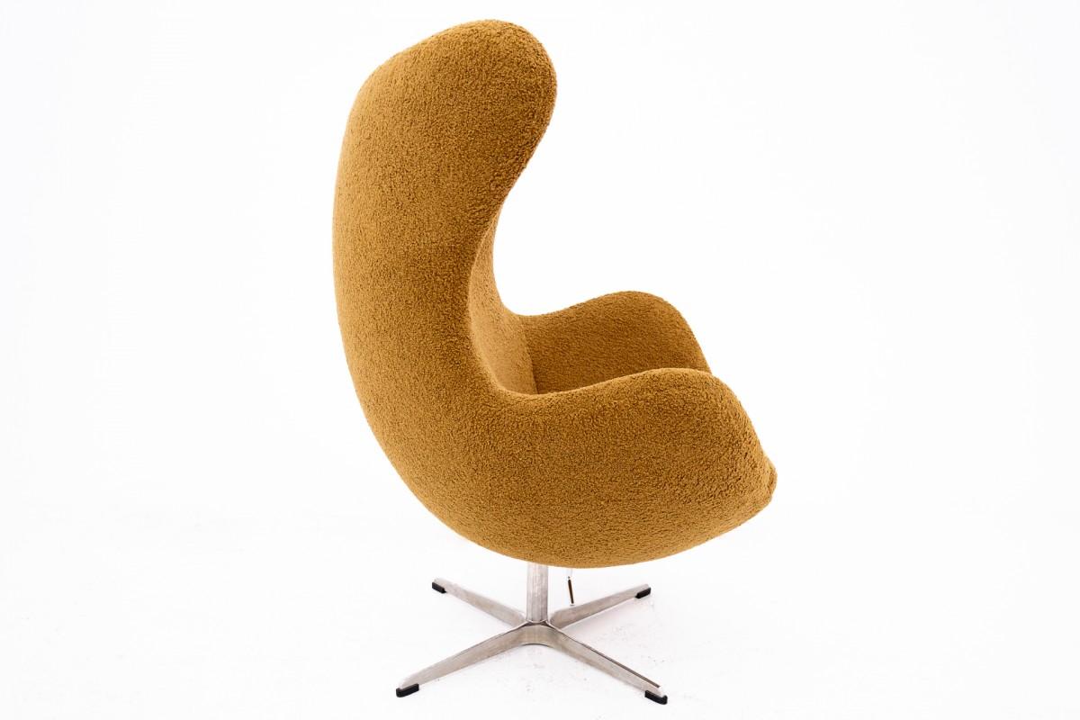 La poltrona EGG è un simbolo del design danese. UNICO. Dopo la ristrutturazione. in vendita 1