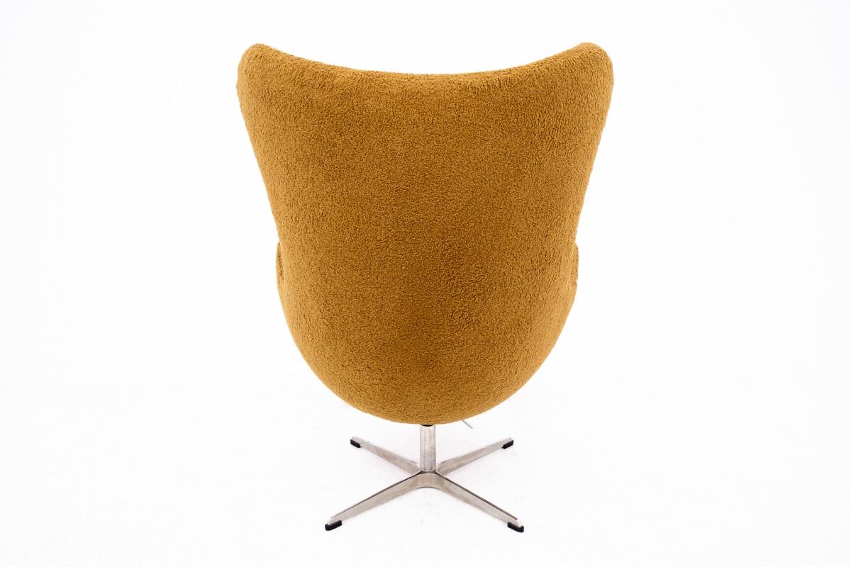 La poltrona EGG è un simbolo del design danese. UNICO. Dopo la ristrutturazione. in vendita 2