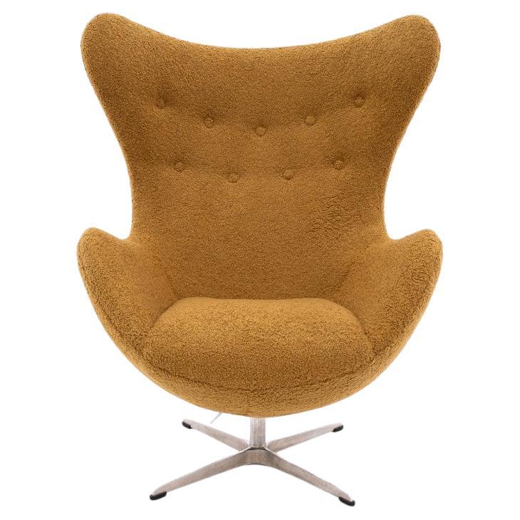 La poltrona EGG è un simbolo del design danese. UNICO. Dopo la ristrutturazione. in vendita