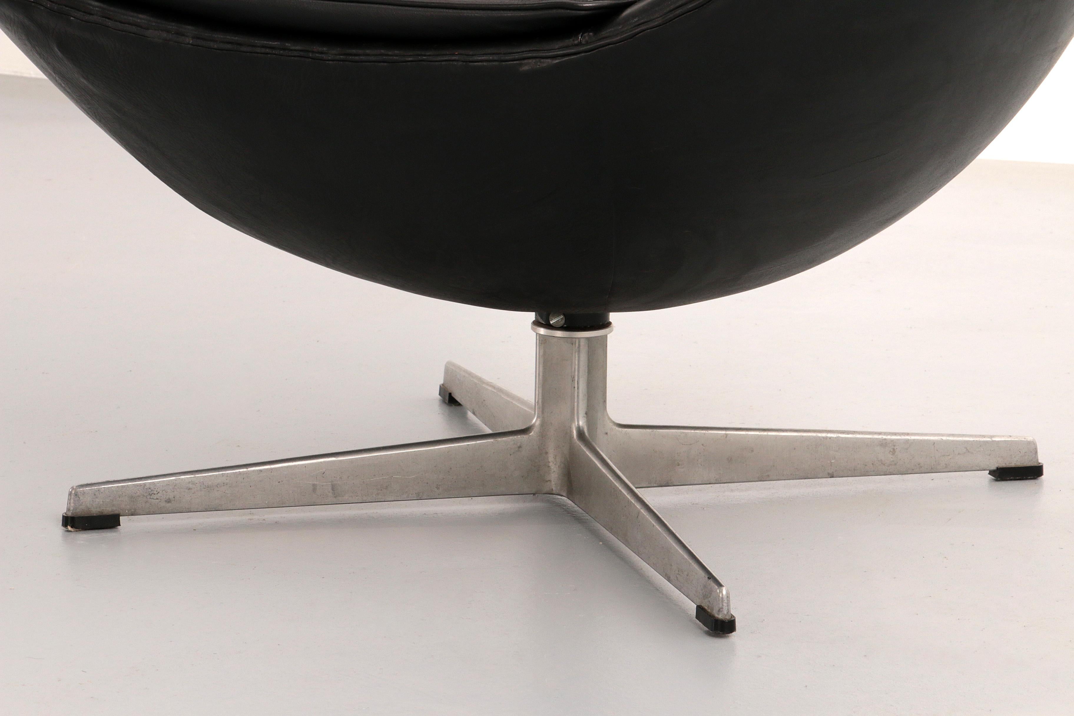 La Silla Egg - Arne Jacobsen, Dinamarca, 1960 - Piel negra de Fritz Hansen en venta 5