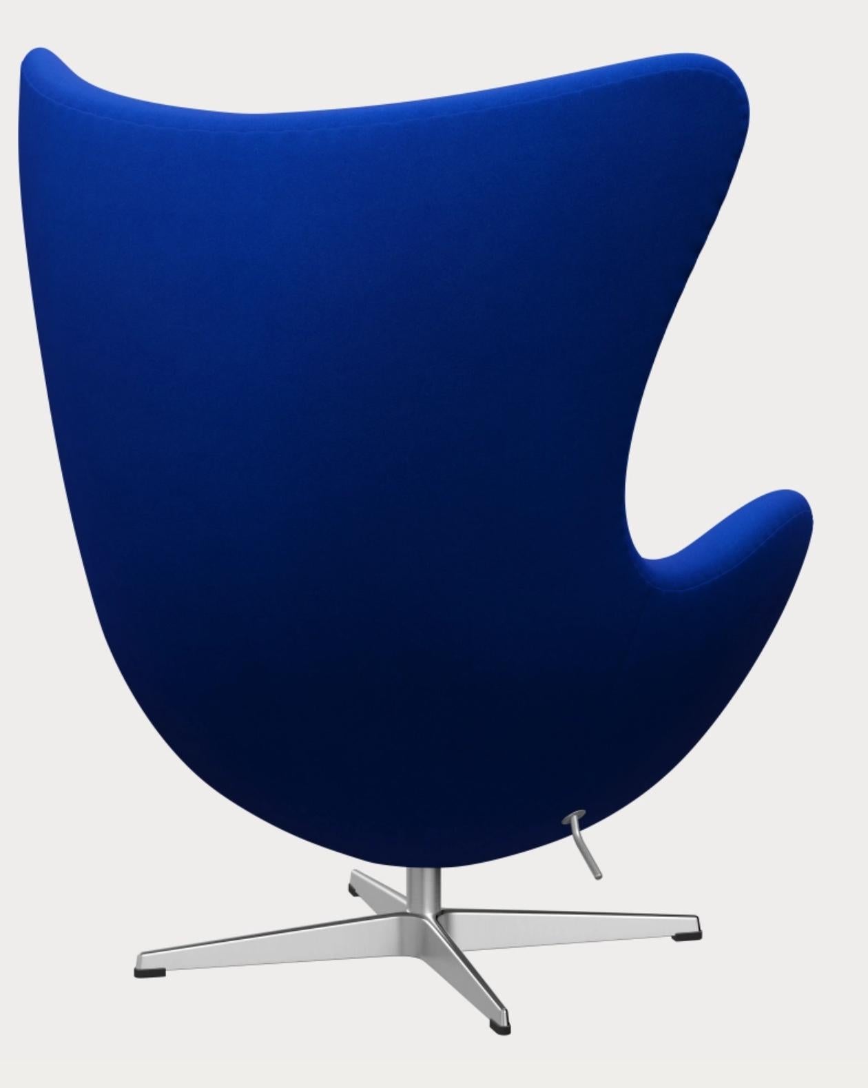 Danish The Egg chair by Arne Jacobsen for Fritz Hansen, Blue, Denmark, 1958, 2000s. For Sale