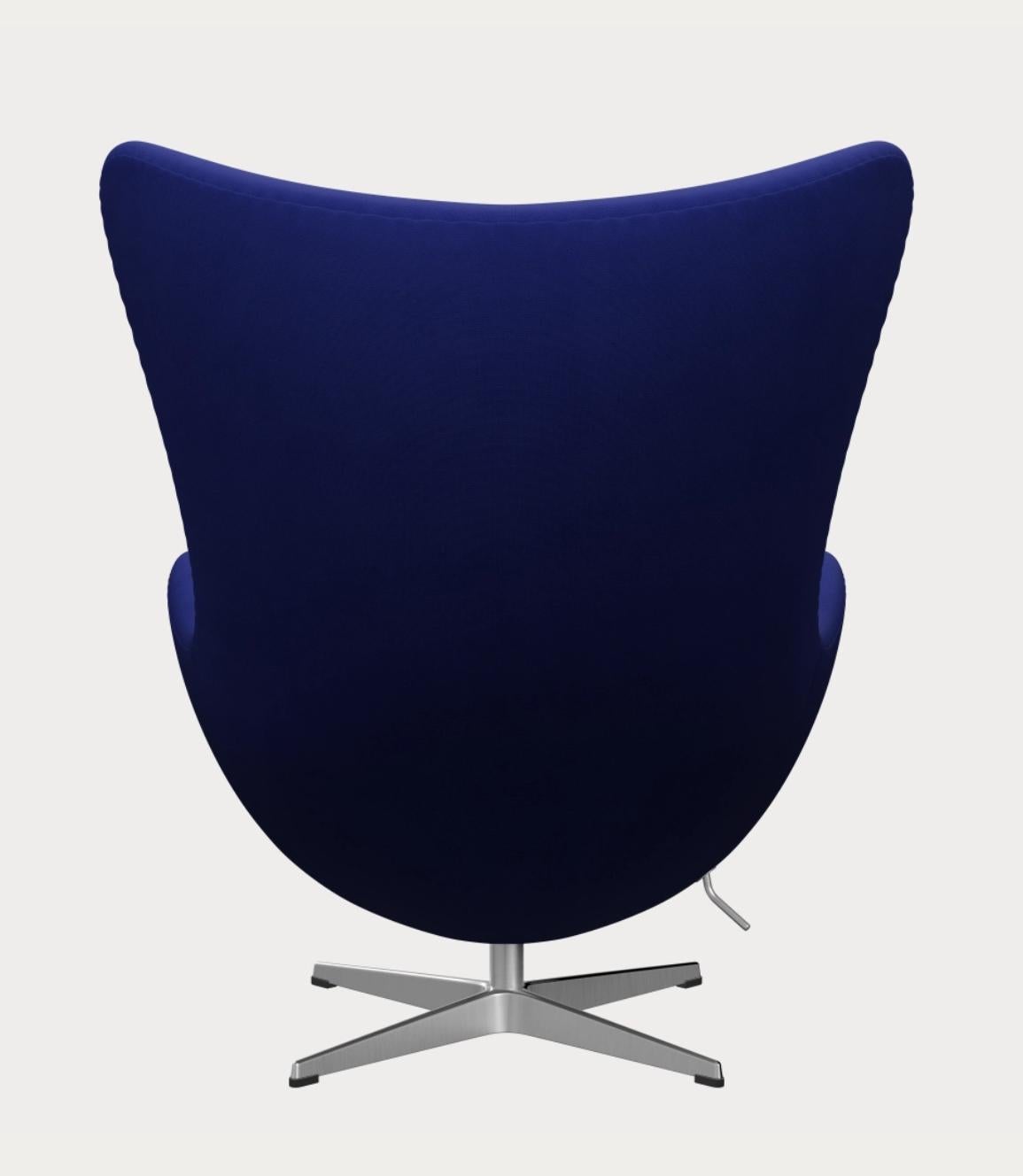 20th Century The Egg chair by Arne Jacobsen for Fritz Hansen, Blue, Denmark For Sale