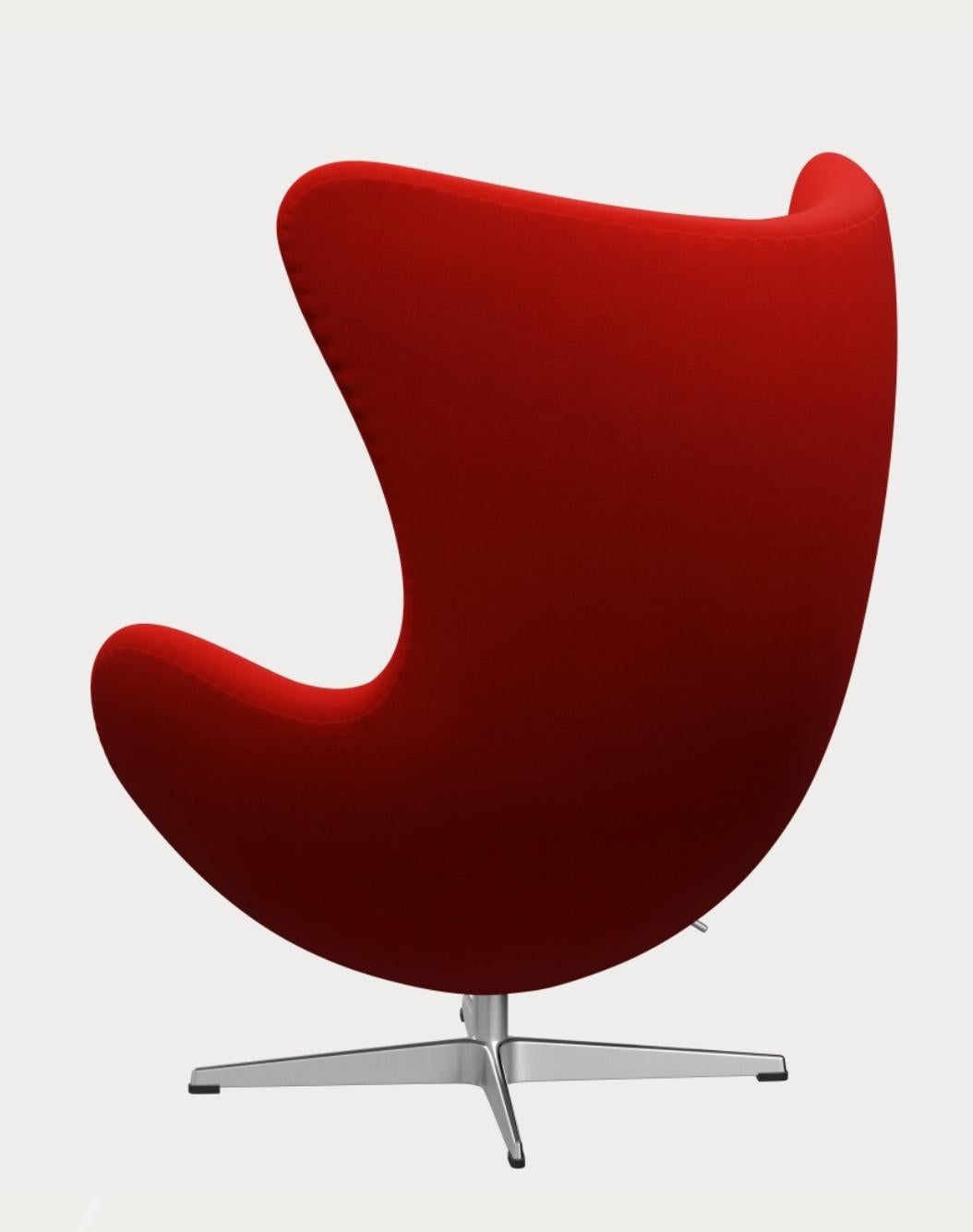 Danois The Egg chair by Arne Jacobsen for Fritz Hansen, Red, Denmark, 1958, 2000s.  en vente