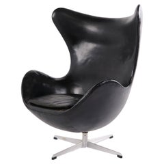 The Egg Chair In Black Original Leather By Arne Jacobsen For Fritz Hansen
