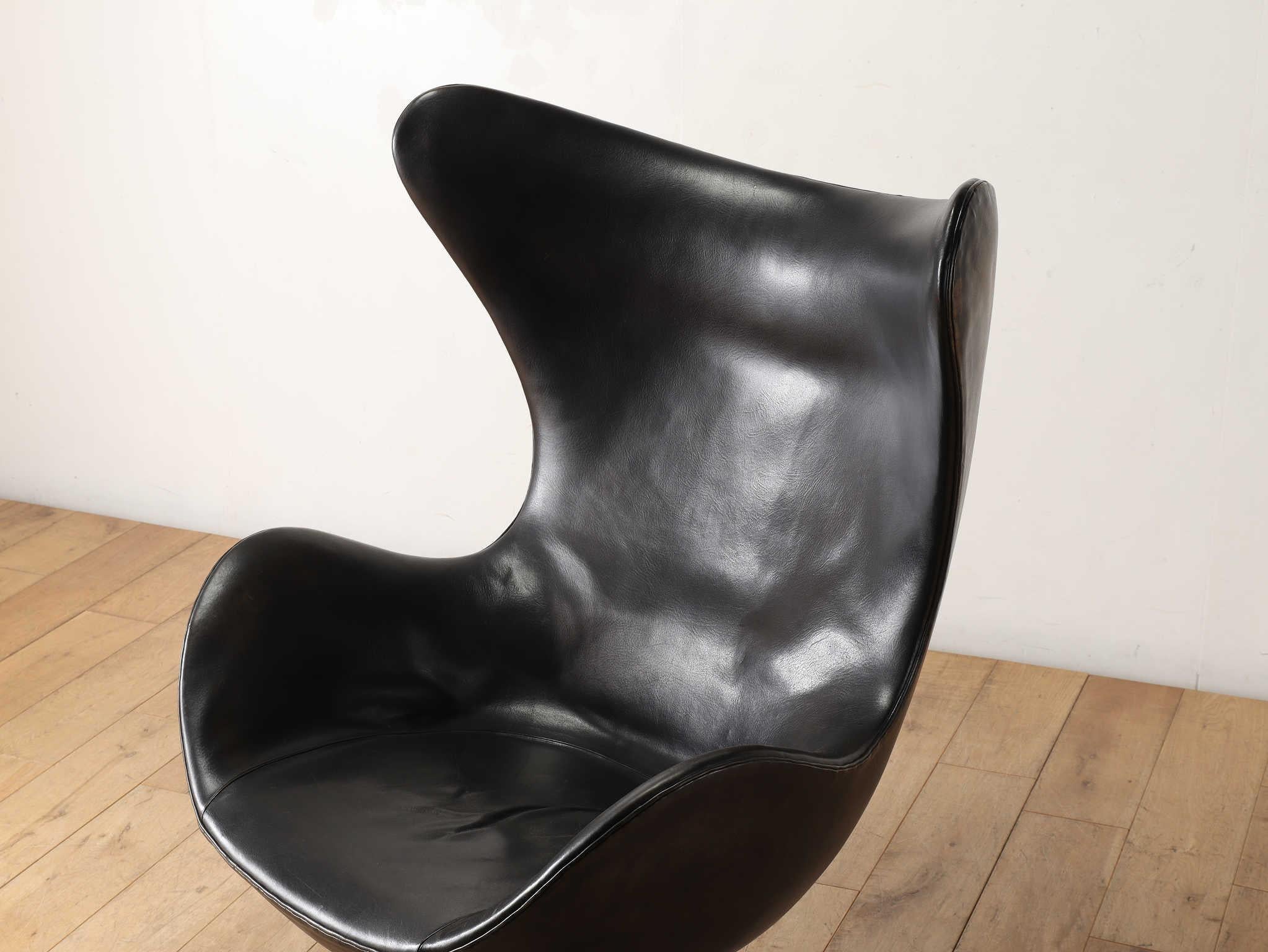 Arne Jacobsen was one of the masters behind what is known as the golden age of Danish design. He actively used moulded plywood and polyurethane foam as materials, and the curvaceous details created by these materials produced many of his iconic