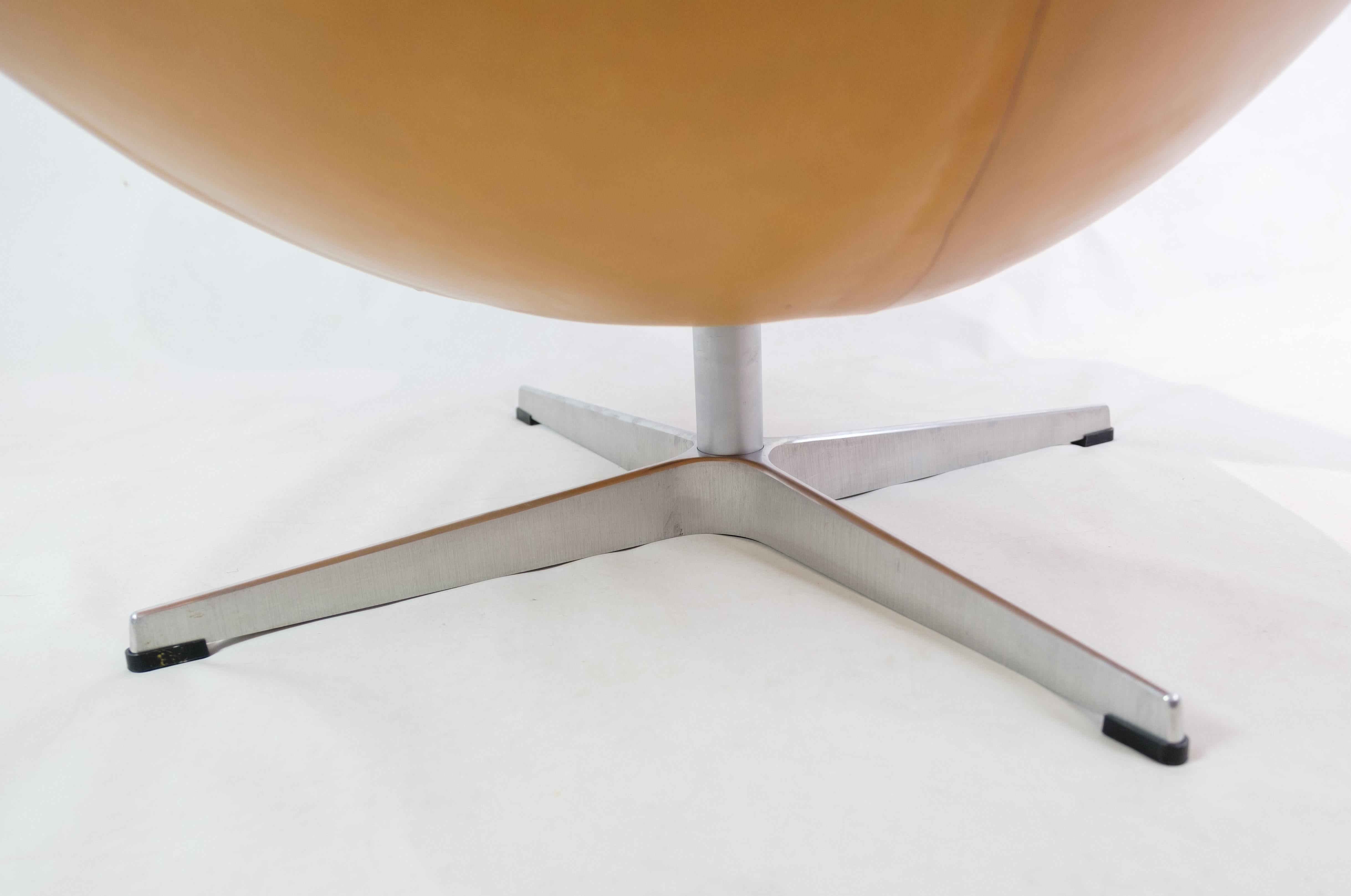 The Egg Model 3316 Made In Cognac Elegance Leather By Arne Jacobsen From 2000s For Sale 2