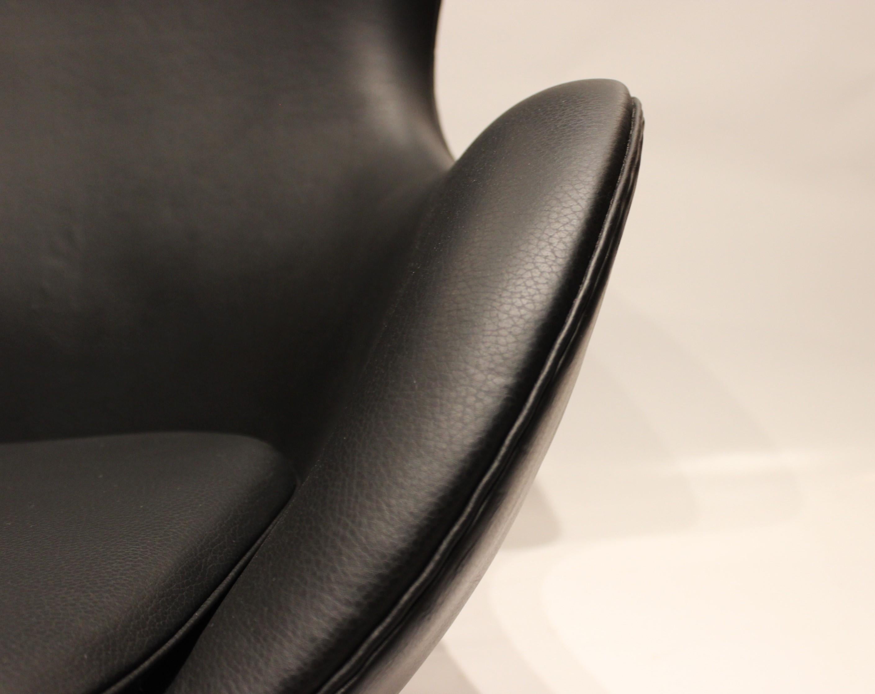 Egg, Model 3316, Black Leather by Arne Jacobsen and Fritz Hansen, 1960s In Excellent Condition In Lejre, DK