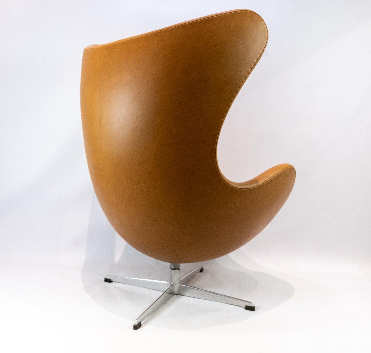 The Egg, model 3316 designed by Arne Jacobsen in 1958 and manufactured by Fritz Hansen. The chair is upholstered in cognac colored leather and is in great condition.
Measures: H - 107 cm, W - 86 cm, D - 73 cm and SH - 37 cm.