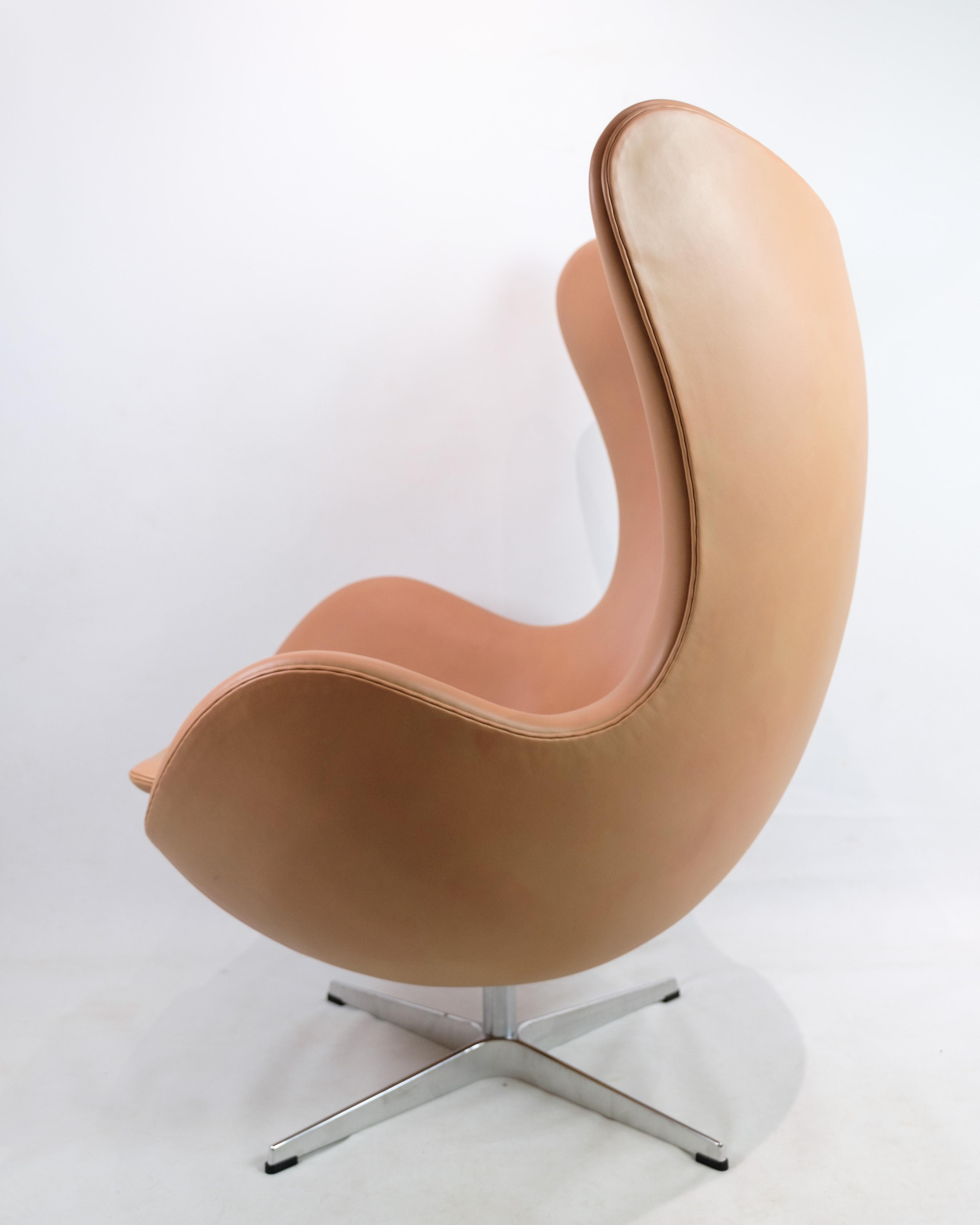 The Egg Chair Modell 3316 in cremefarbenem Elegance Leder von Arne Jacobsen (Dänisch) im Angebot