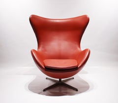 The Egg, Model 3316, Red Leather, by Arne Jacobsen and Fritz Hansen, 2001