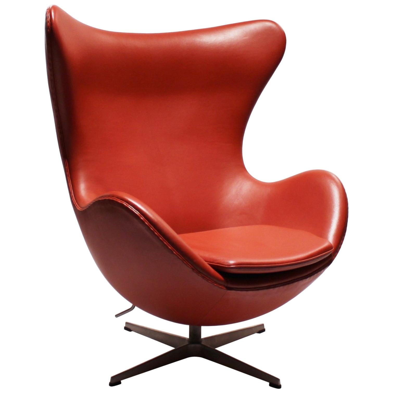 The Egg, Model 3316, Red Leather, by Arne Jacobsen and Fritz Hansen, 2001