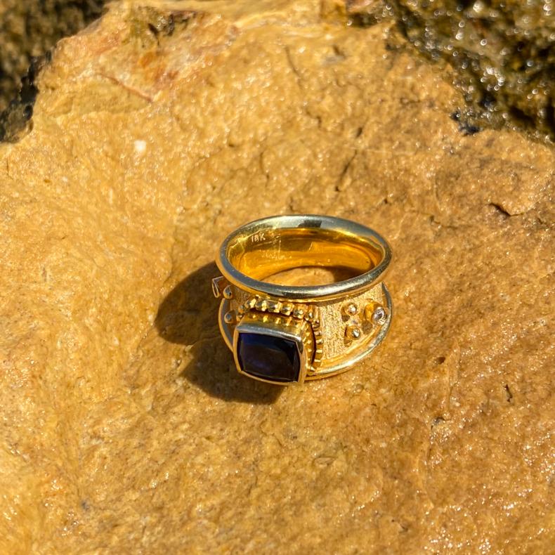 For Sale:  Egyptian Elixir Ring in 18k Gold with Blue Sapphire and Two Diamonds 4