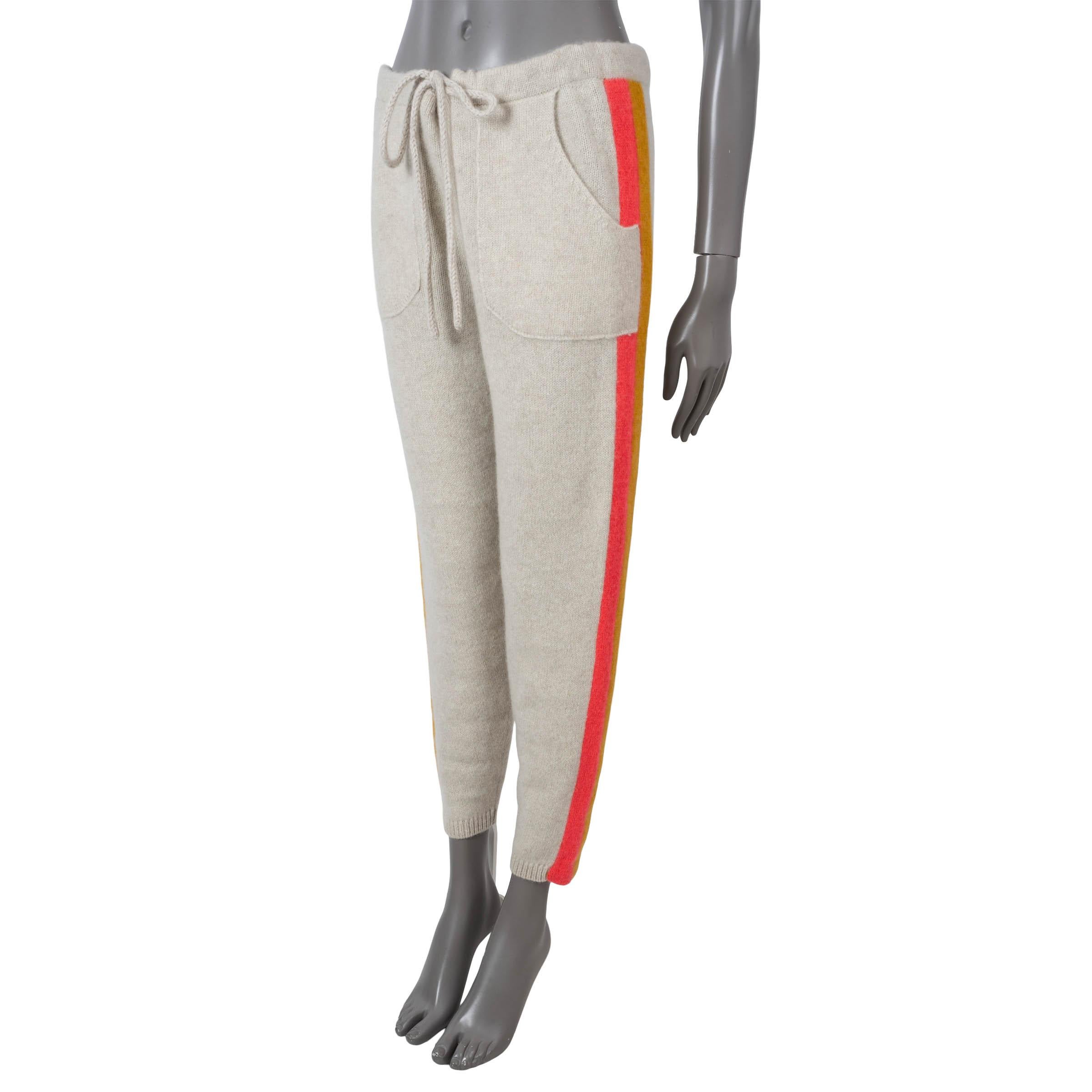 Pantalon de survêtement The Elder Statesman 100% authentique en cachemire oatmeal (100%). Il comporte des rayures latérales en moutarde et rose fluo, deux poches plaquées, un cordon de serrage à la taille et des poignets en tricot côtelé. Non