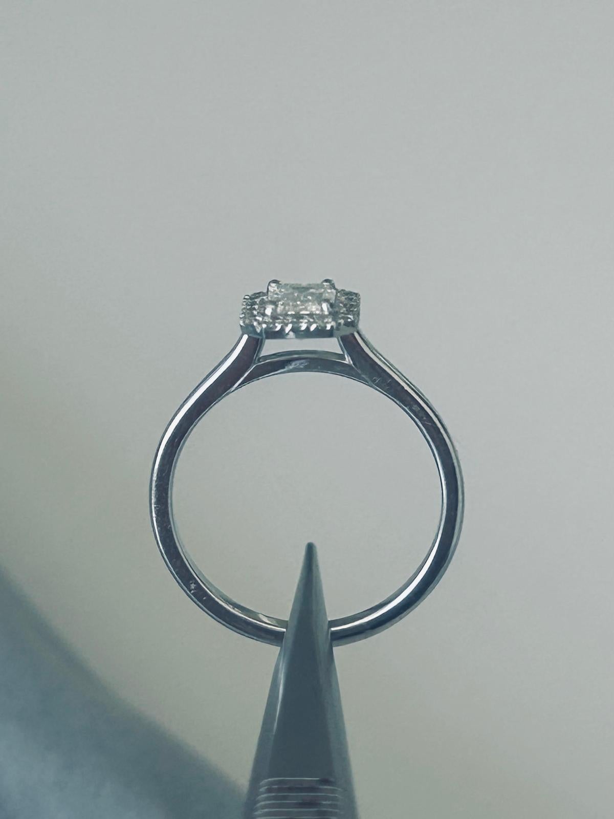 Contemporary The Elegant Halo Emerld cut diamond ring For Sale