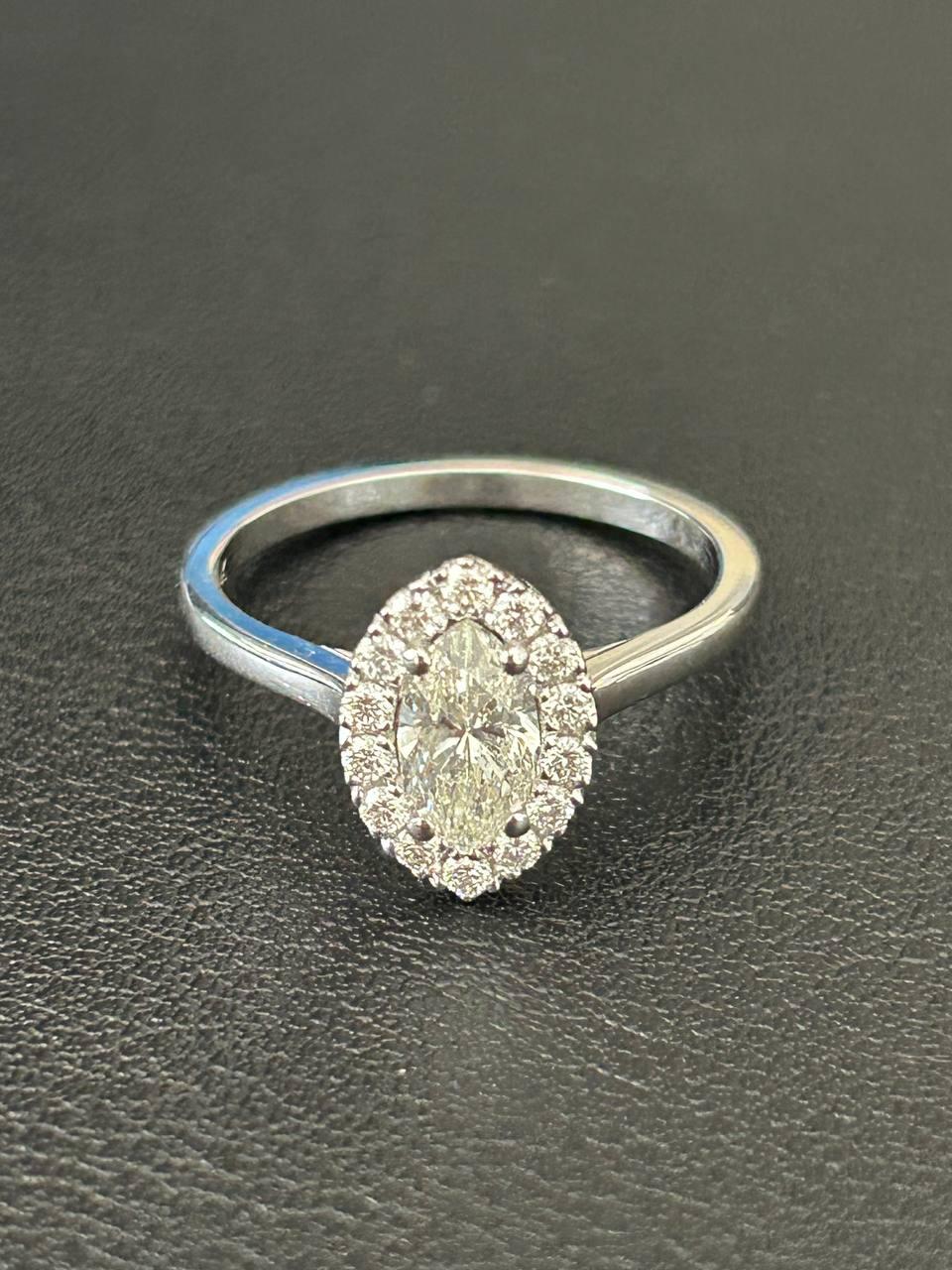 Eleganter Halo-Diamantring mit Marquise-Schliff im Angebot 6