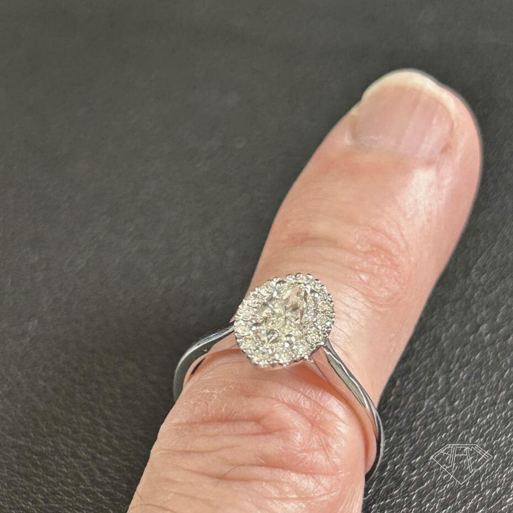 Eleganter Halo-Diamantring mit Marquise-Schliff im Angebot 9