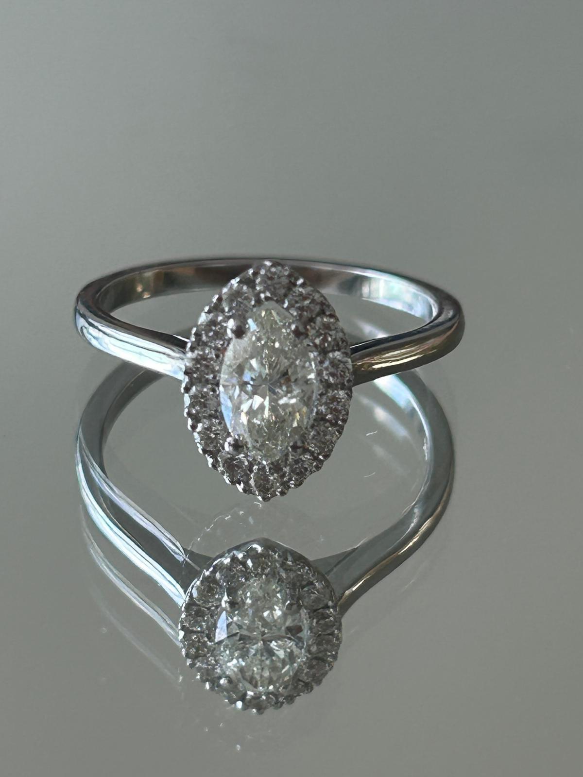 Eleganter Halo-Diamantring mit Marquise-Schliff (Marquiseschliff) im Angebot