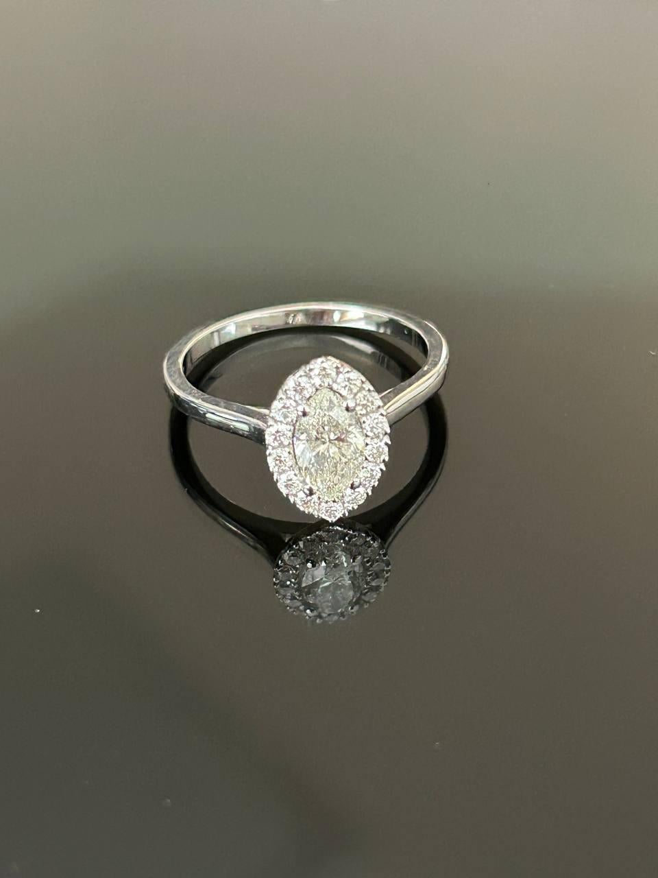 Eleganter Halo-Diamantring mit Marquise-Schliff im Angebot 2