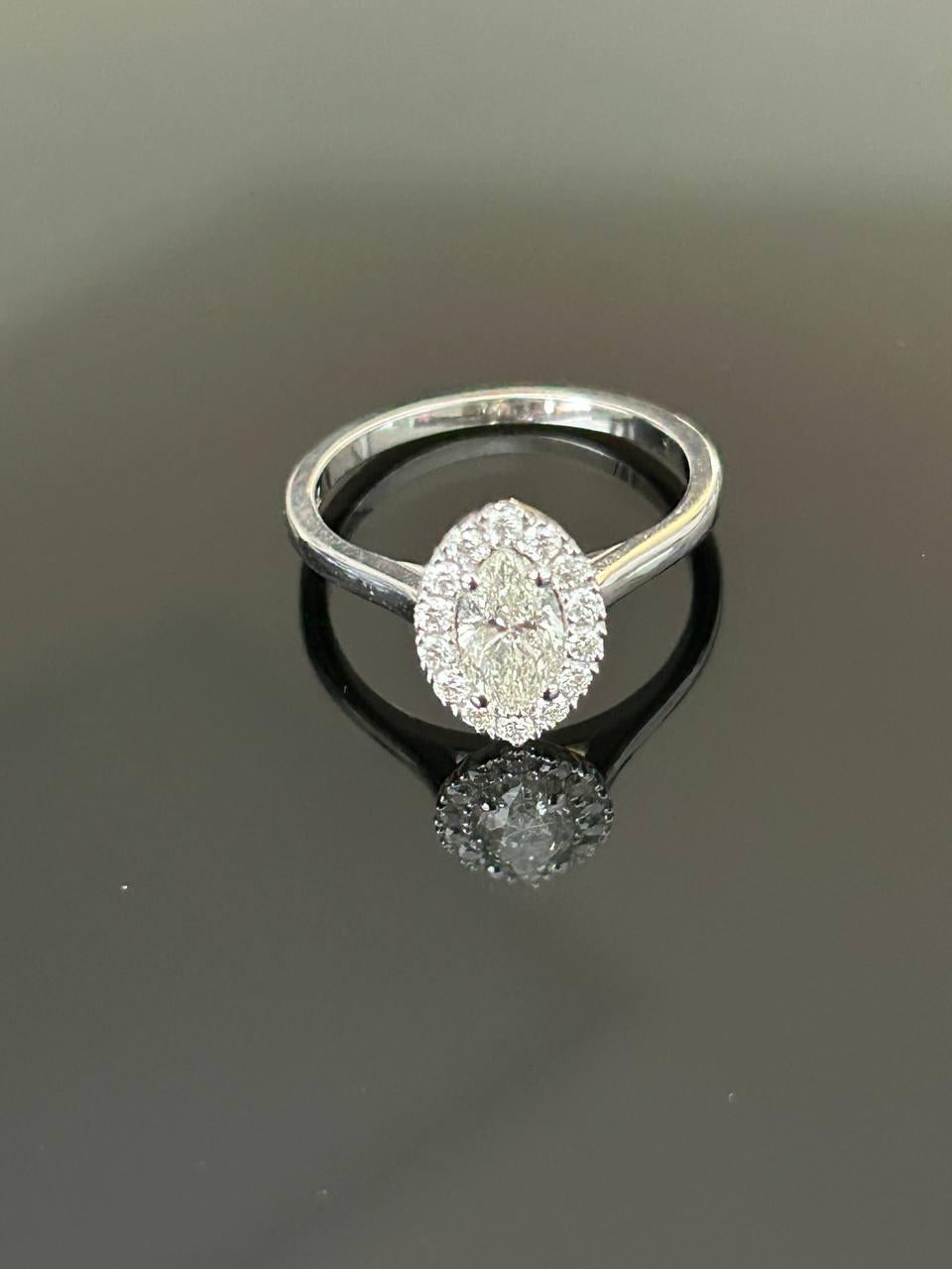 Eleganter Halo-Diamantring mit Marquise-Schliff im Angebot 3
