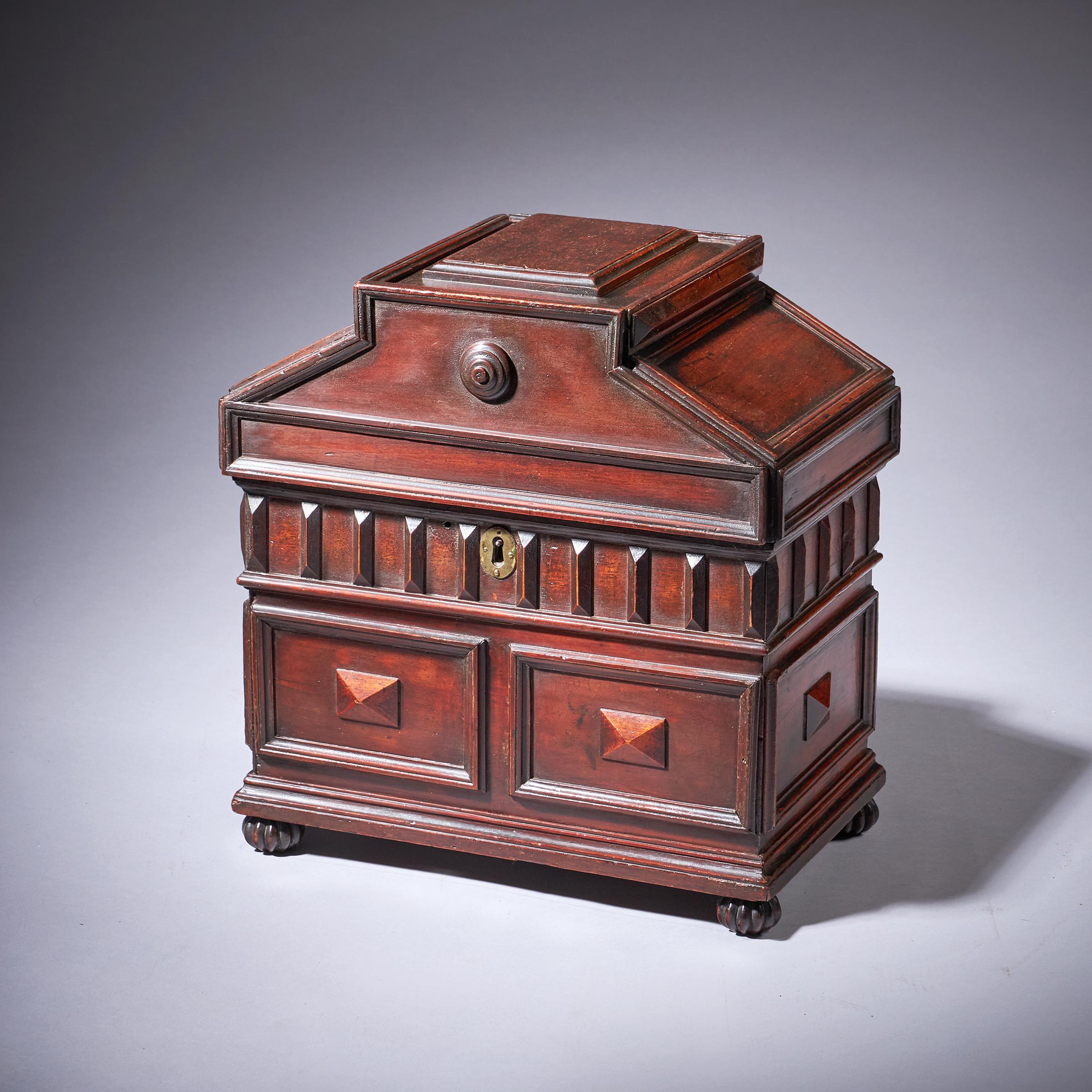 Elizabethan 16th Century Diminutive Cedar Wood Table Casket/Cabinet or Desk Box In Good Condition In Oxfordshire, United Kingdom