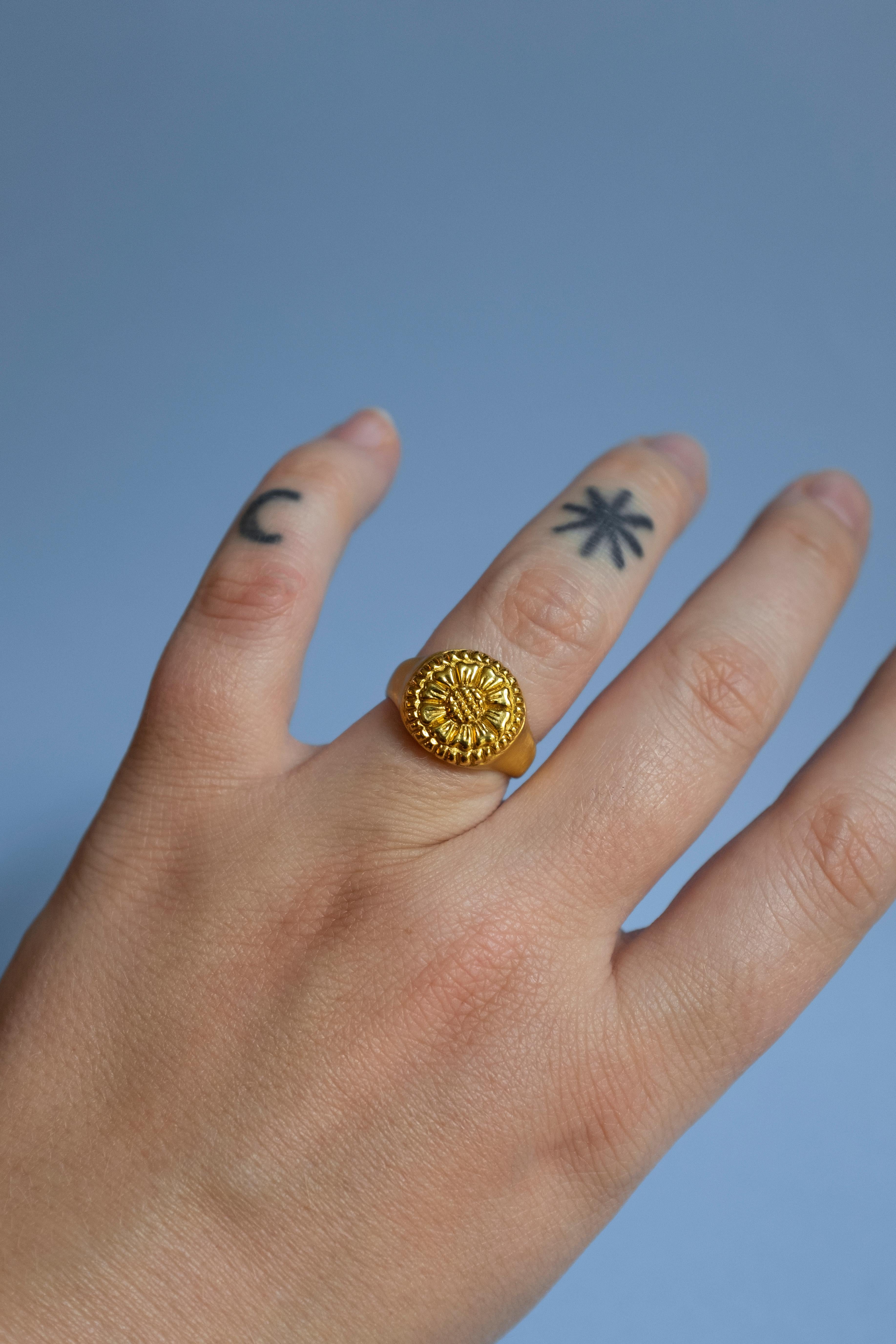 The Ellis Signet Ring in 22k gold by Rosa de Weerd For Sale 1