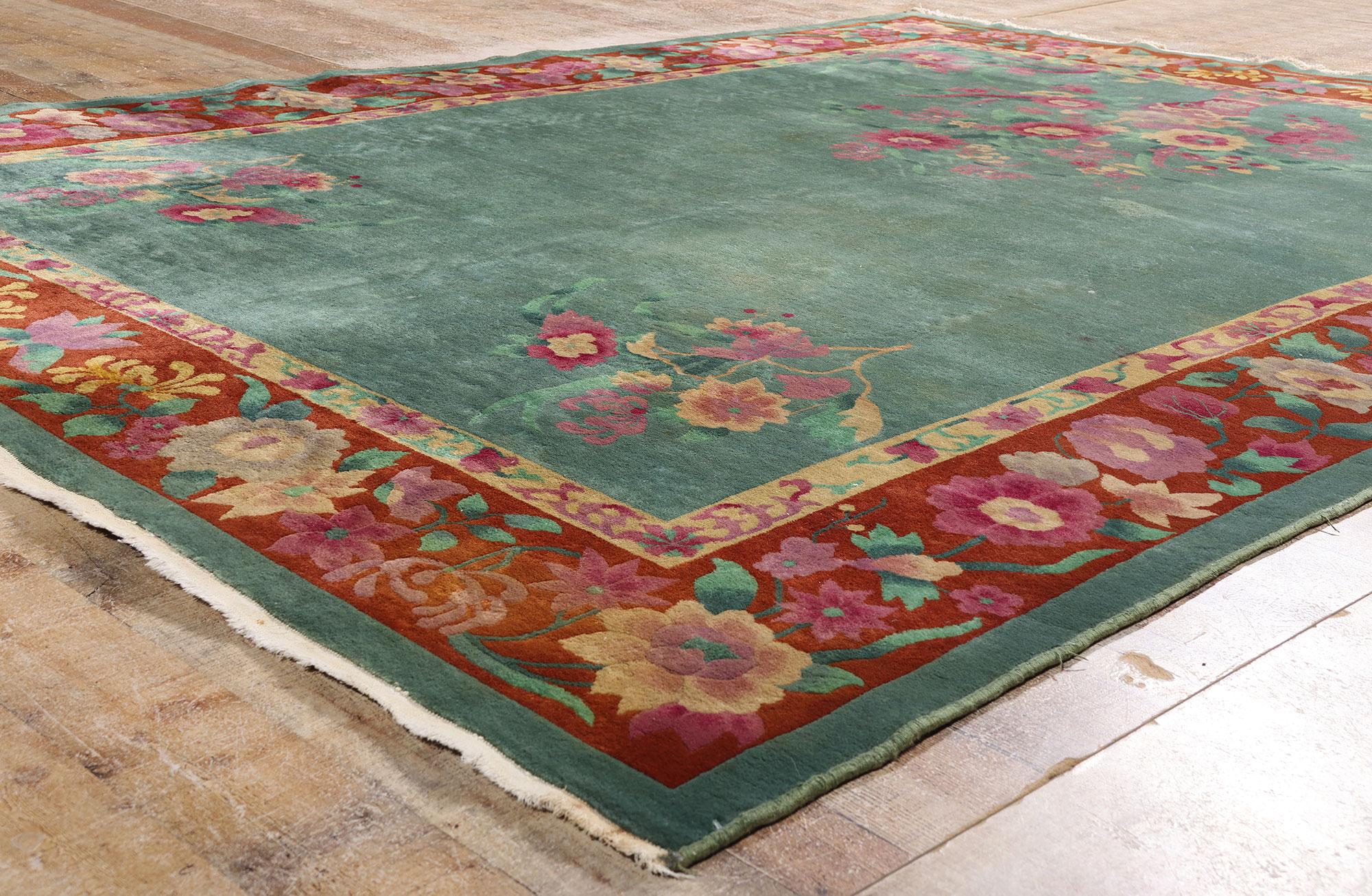 Chinois La dynastie d'émeraude : Un tapis chinois ancien de style Art déco d'une élégance est-ouest en vente
