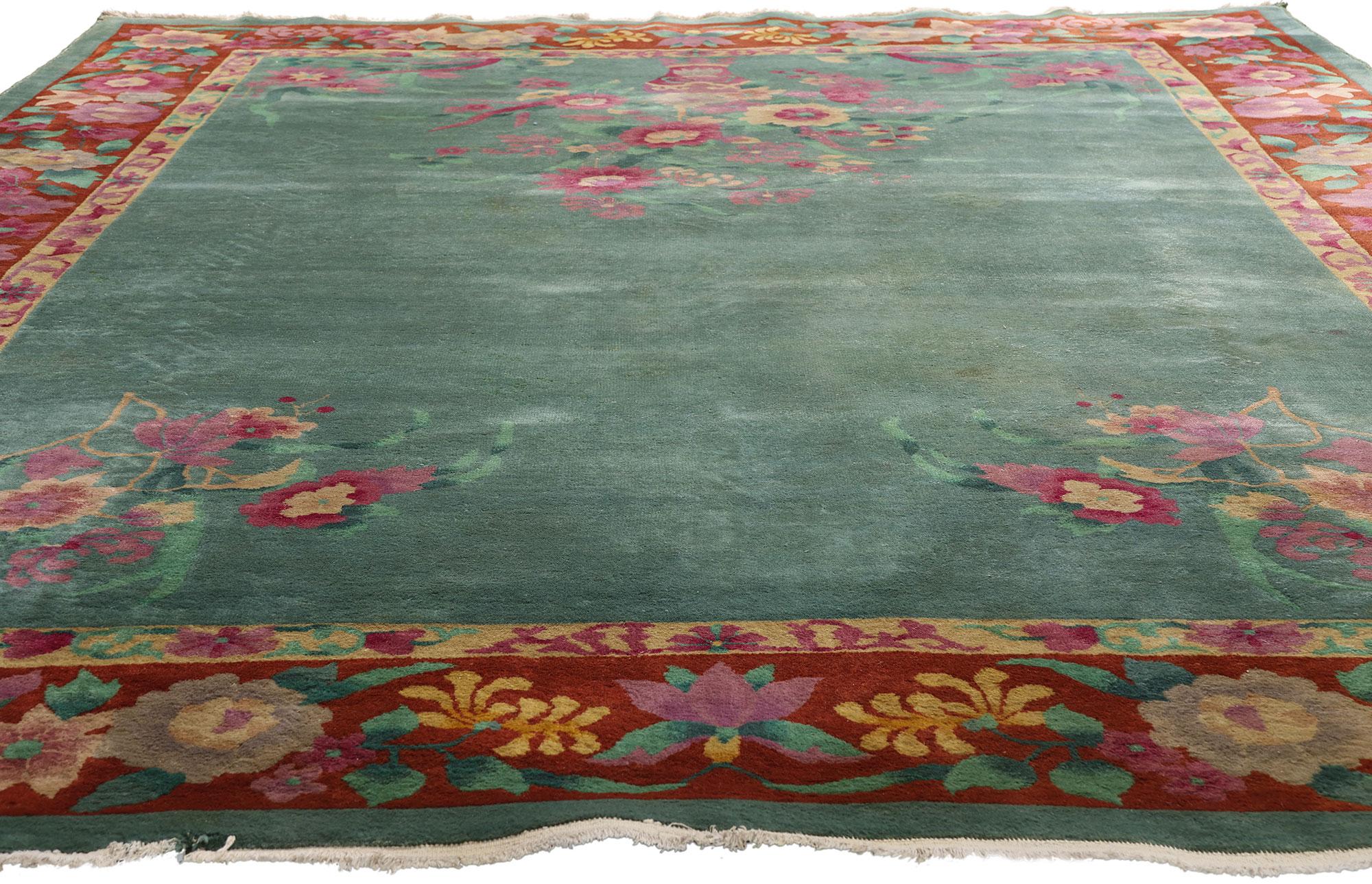 La dynastie d'émeraude : Un tapis chinois ancien de style Art déco d'une élégance est-ouest Bon état - En vente à Dallas, TX