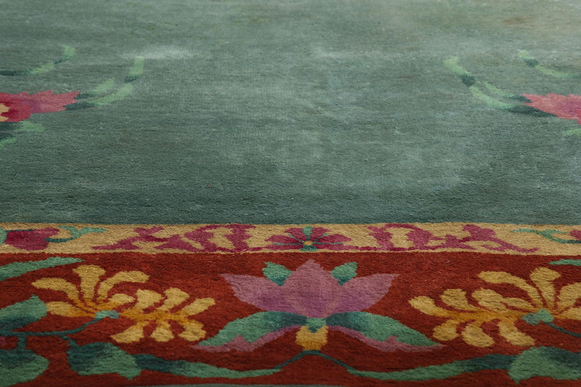La dynastie d'émeraude : Un tapis chinois ancien de style Art déco d'une élégance est-ouest en vente 1