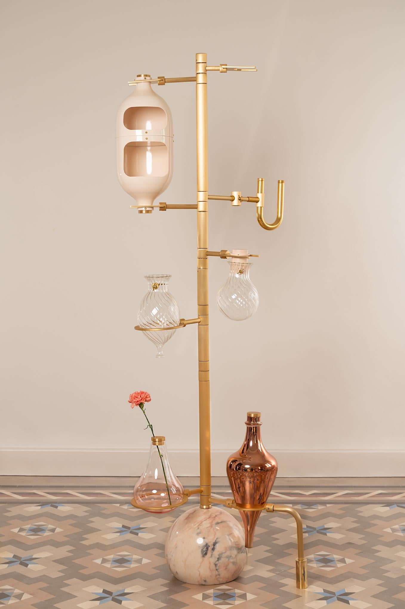 Postmoderne Lampe de laboratoire sculpturale beige émotionnel de Hania Jneid en vente