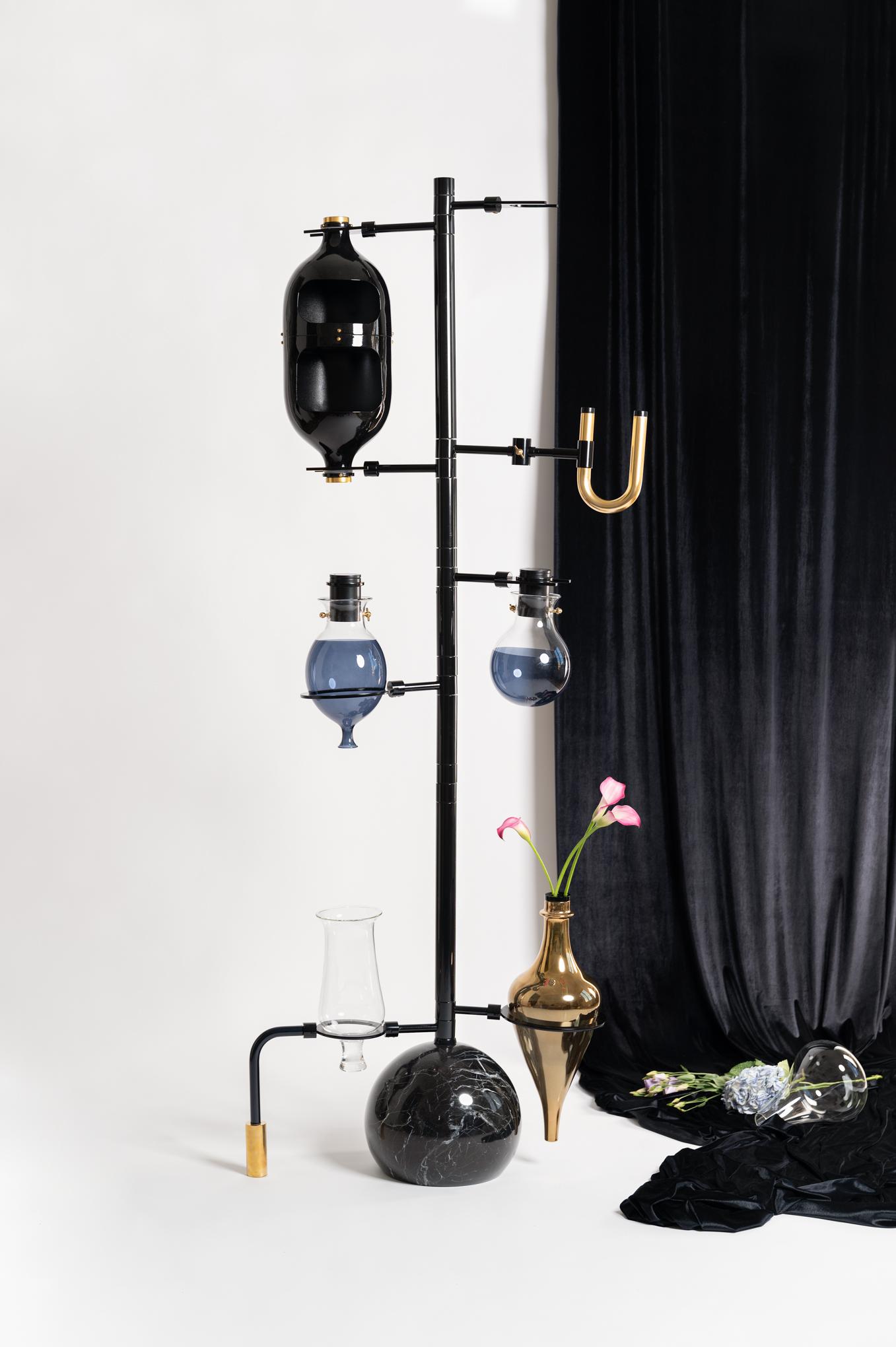 Schwarze skulpturale schwarze Emotional Lab-Leuchte von Hania Jneid im Angebot 1