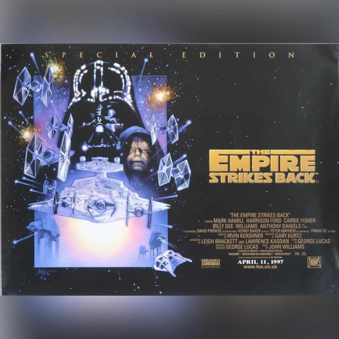 The Empire Strikes Back (1997r)
Original British Quad (30 X 40 Zoll)

Originales britisches Vierfachplakat aus der Neuauflage von Das Imperium schlägt zurück von 1997, dem zweiten Film der legendären Star Wars-Saga. Dieses Plakat mit dem
