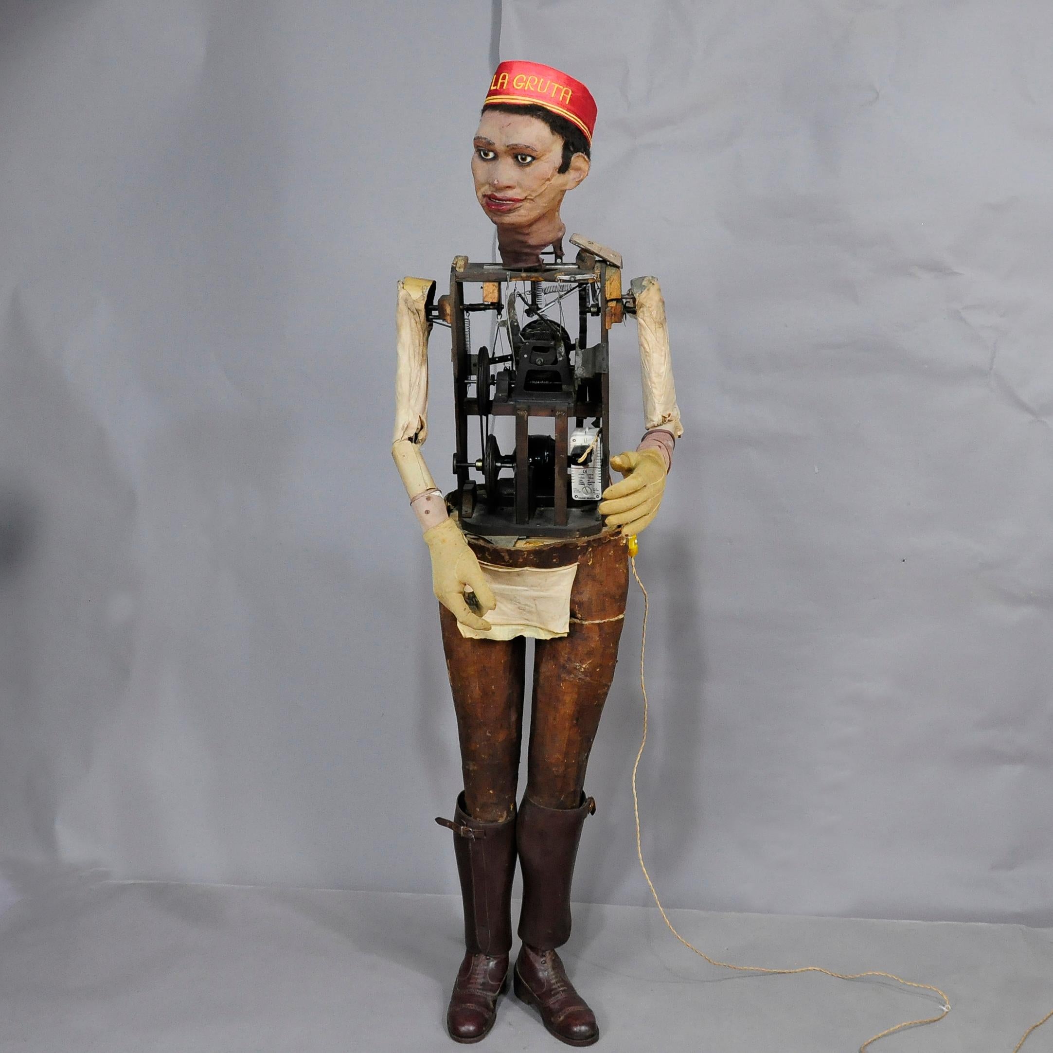 The Enchanting Tale of a Rare Antique Electric Bellboy Display Automaton ca 1870 In Good Condition In Leuven , BE