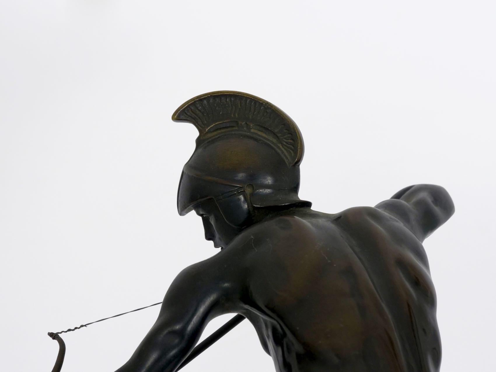 Der Feind unter der Art-Déco-Bronzeskulptur eines Bogenschützen von Otto Schmidt-Hofer 1
