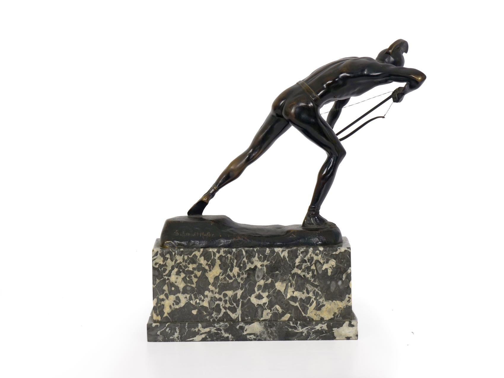 Der Feind unter der Art-Déco-Bronzeskulptur eines Bogenschützen von Otto Schmidt-Hofer 3