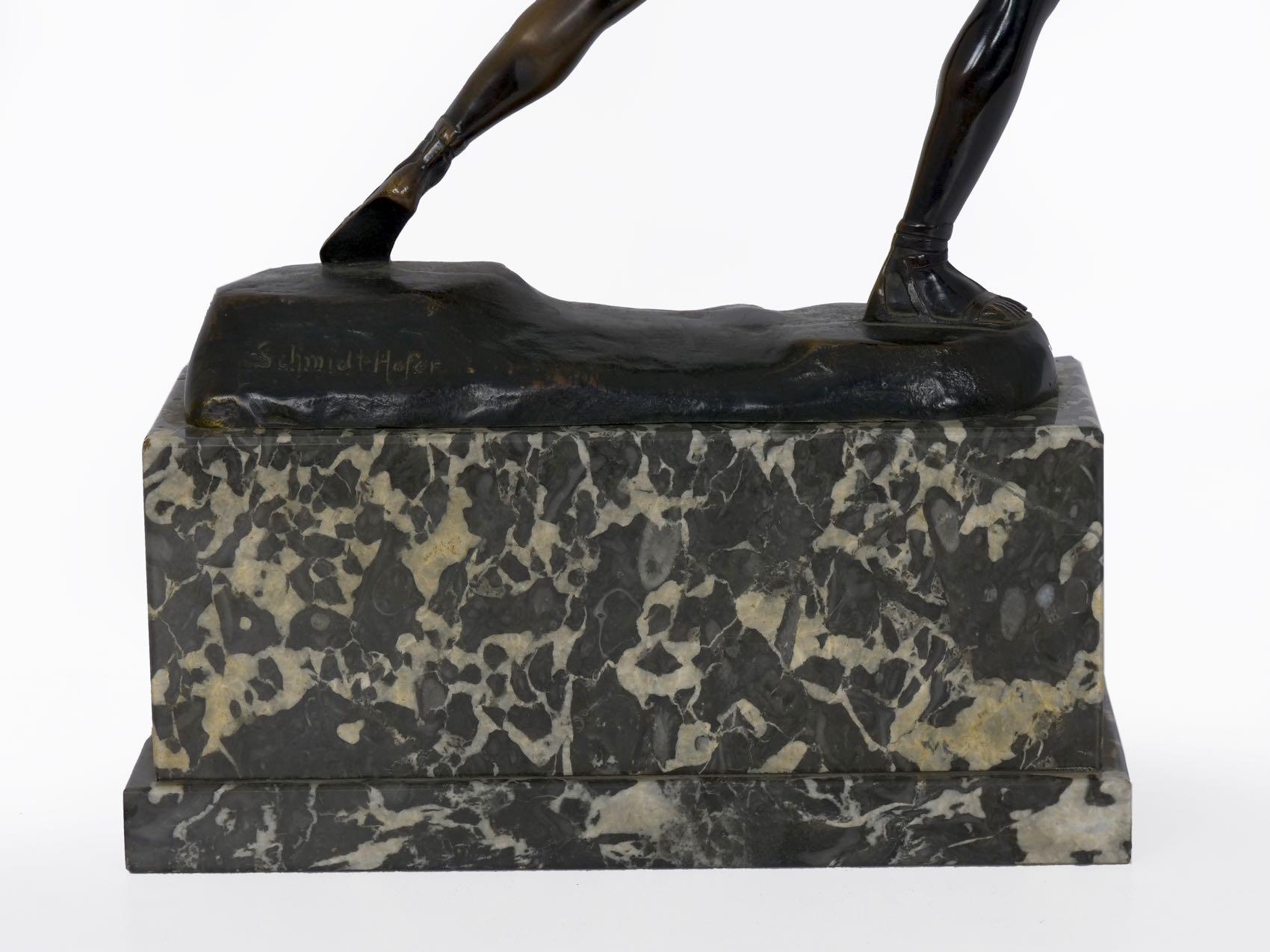 Der Feind unter der Art-Déco-Bronzeskulptur eines Bogenschützen von Otto Schmidt-Hofer 5