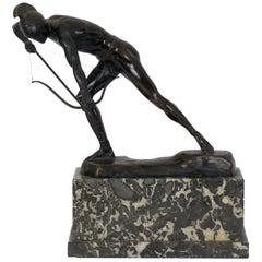 L'ennemi sous la statue en bronze Art Déco d'un archer d'Otto Schmidt-Hofer