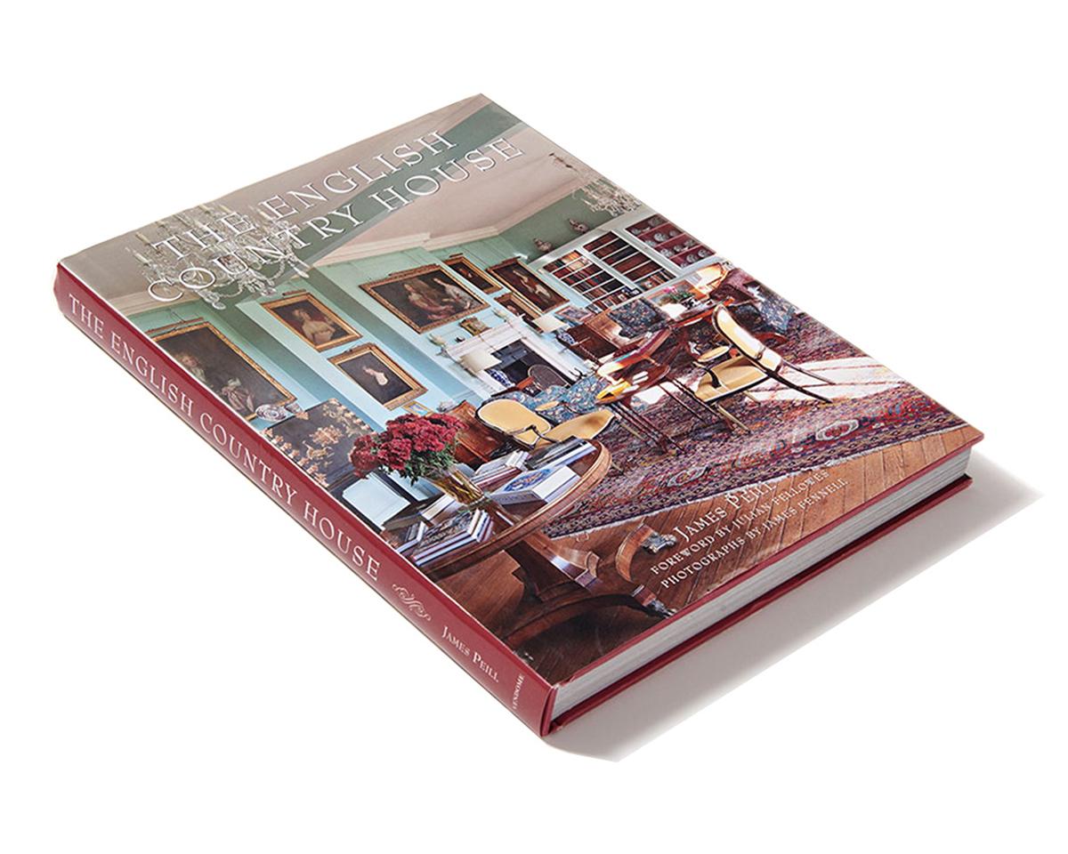 The English Country House
By: James Peill
Foreword by Julian Fellowes
Photographs by James Fennell

“I am sure that this book will give great pleasure to any who open its covers.”　—Julian Fellowes, from the Foreword Stately, grand, and a testament